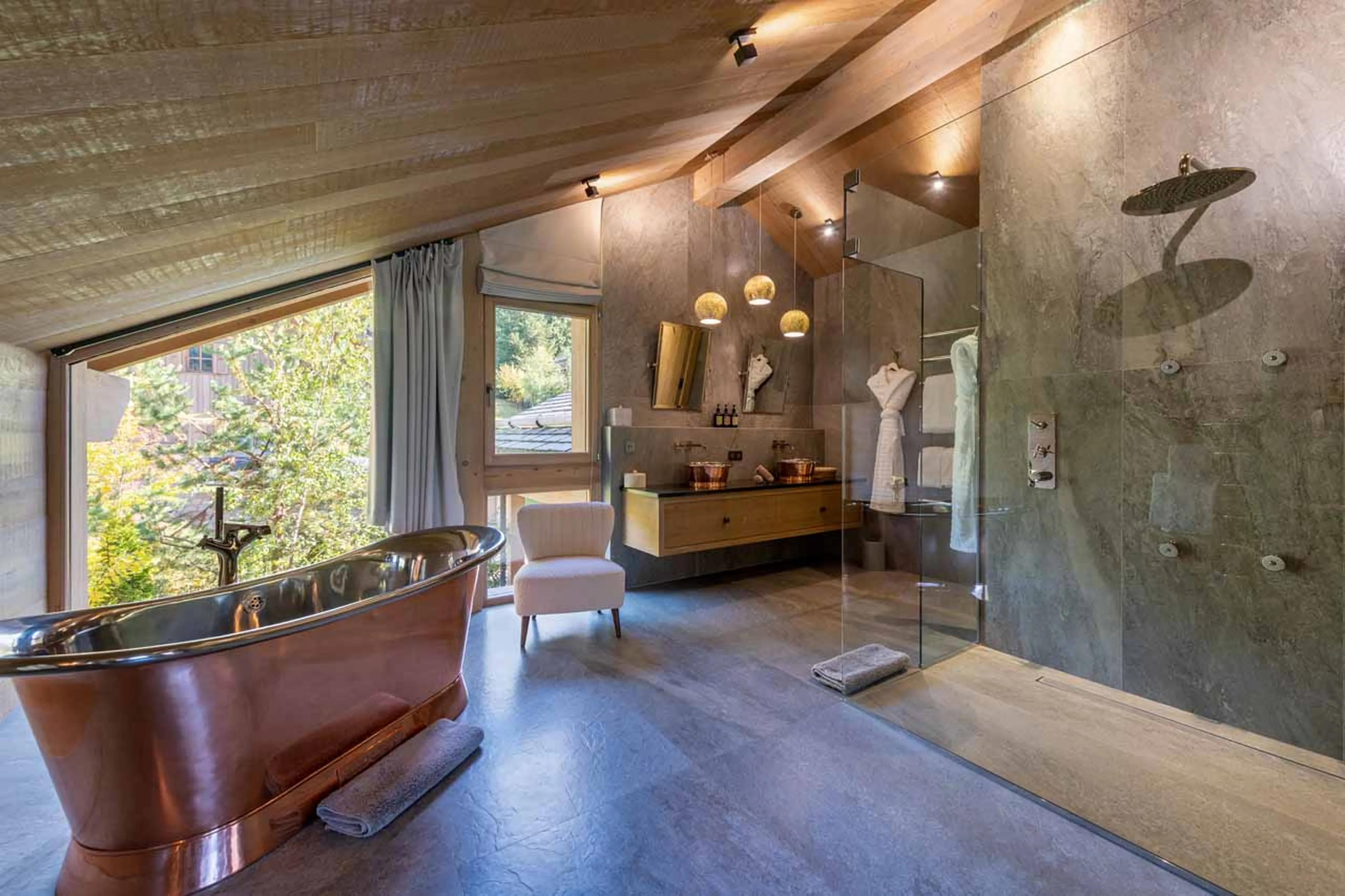 Master bathroom in Chalet Alpaca in Meribel