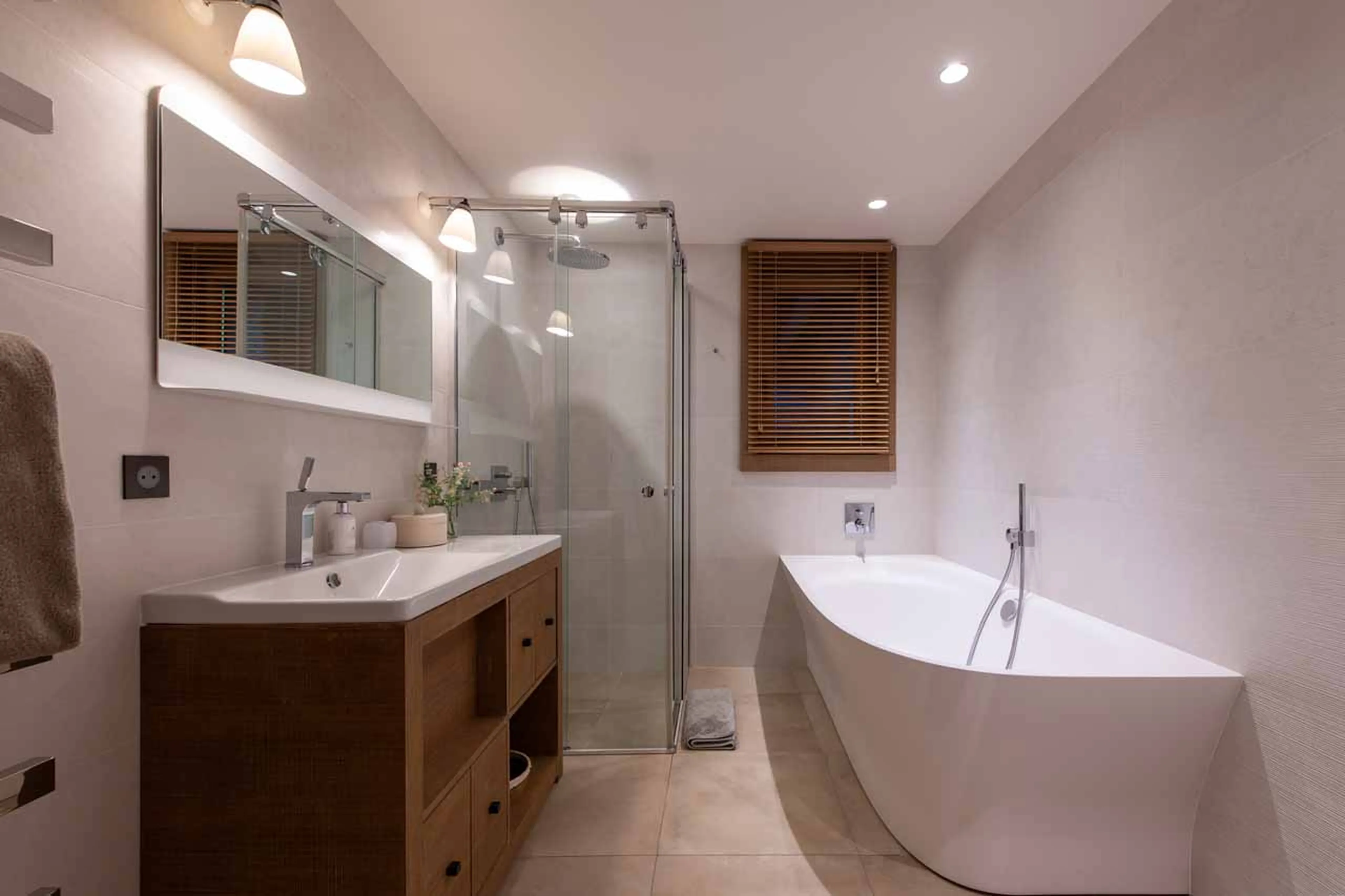 Bunk bathroom at Chalet Alpaca in Meribel