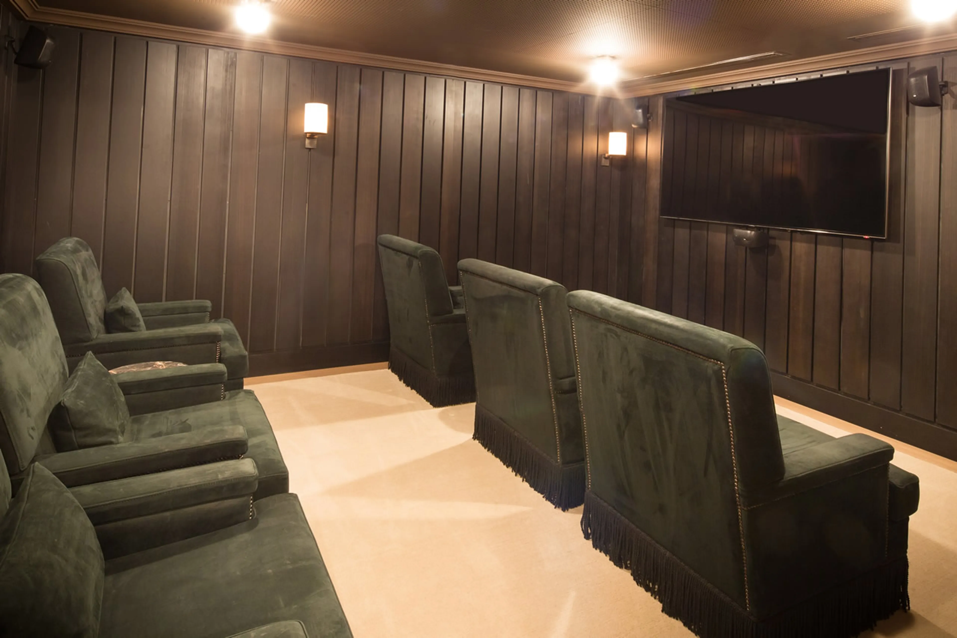 Cinema room with video on demand in Chalet Alpensia in Courchevel 1850