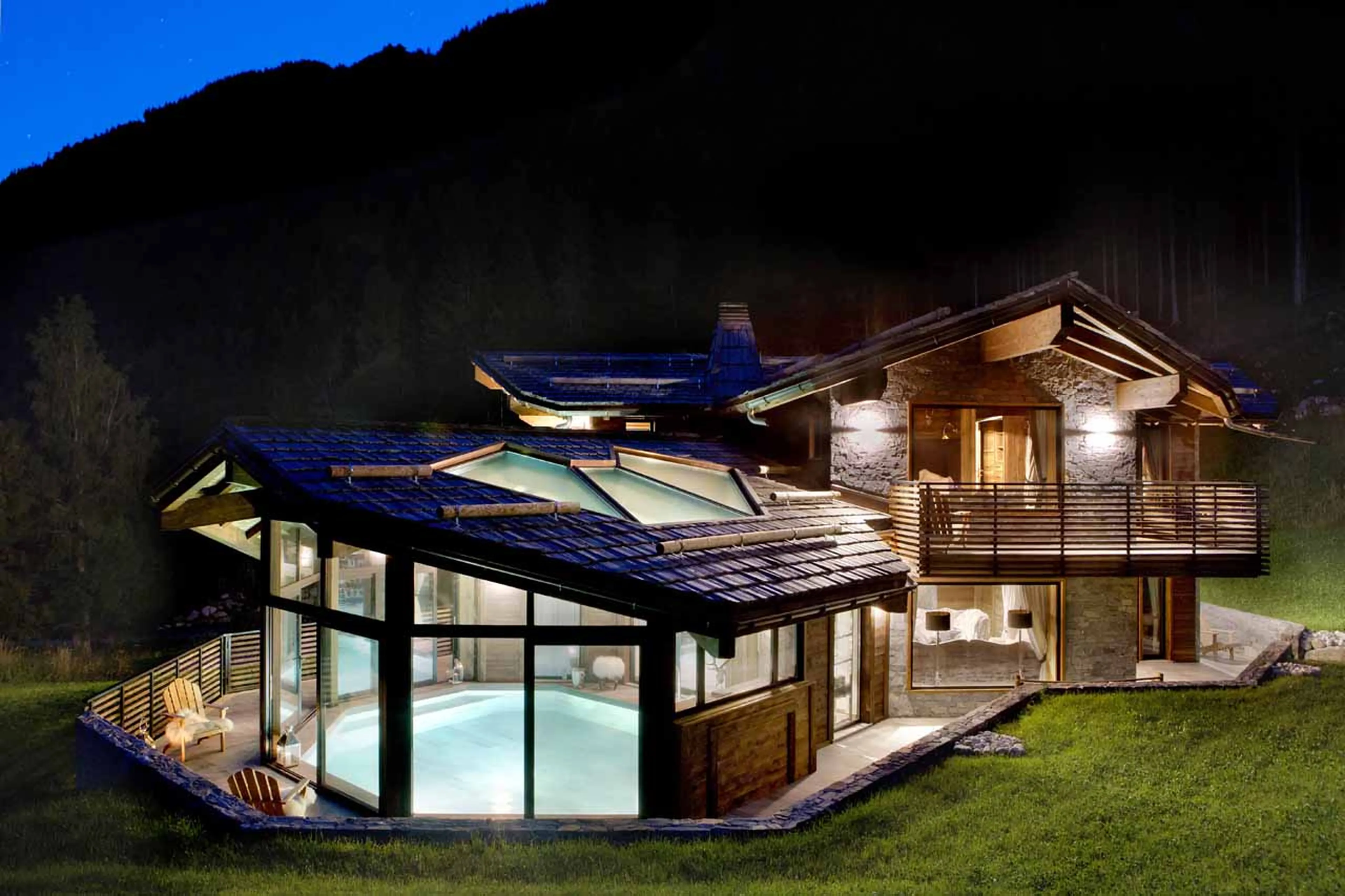 Exterior of Chalet Alta in Chamonix in summer with pool view