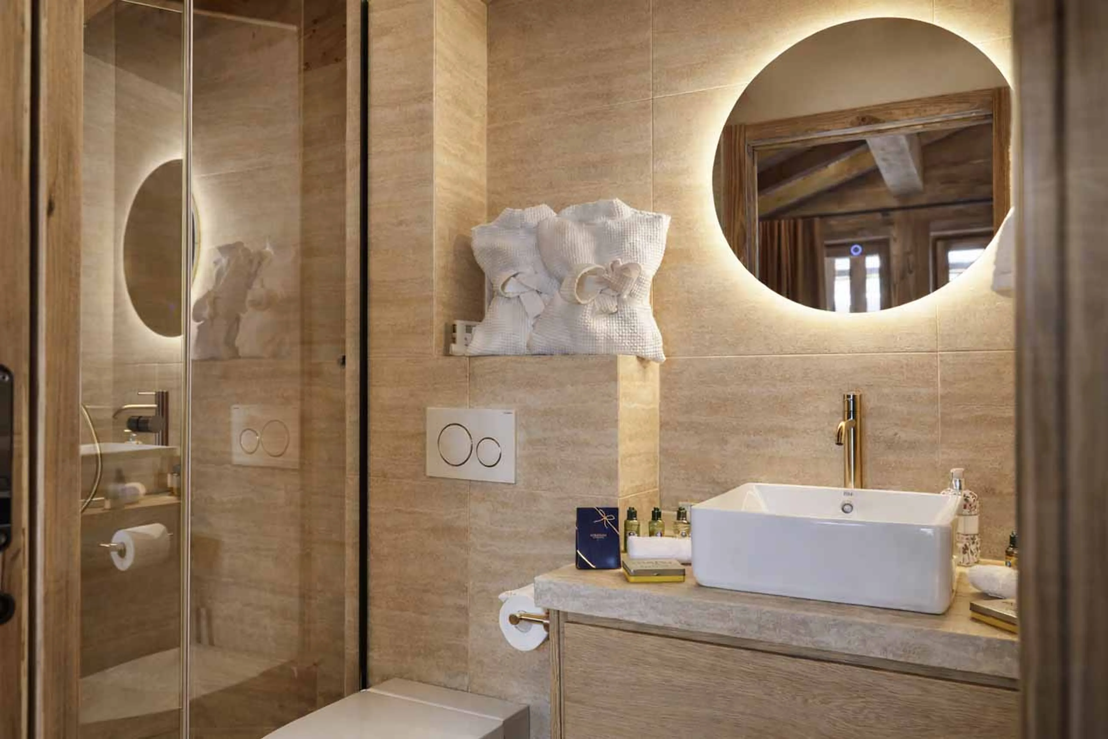Annex bedroom 1 en-suite at Chalet Altai in Megeve