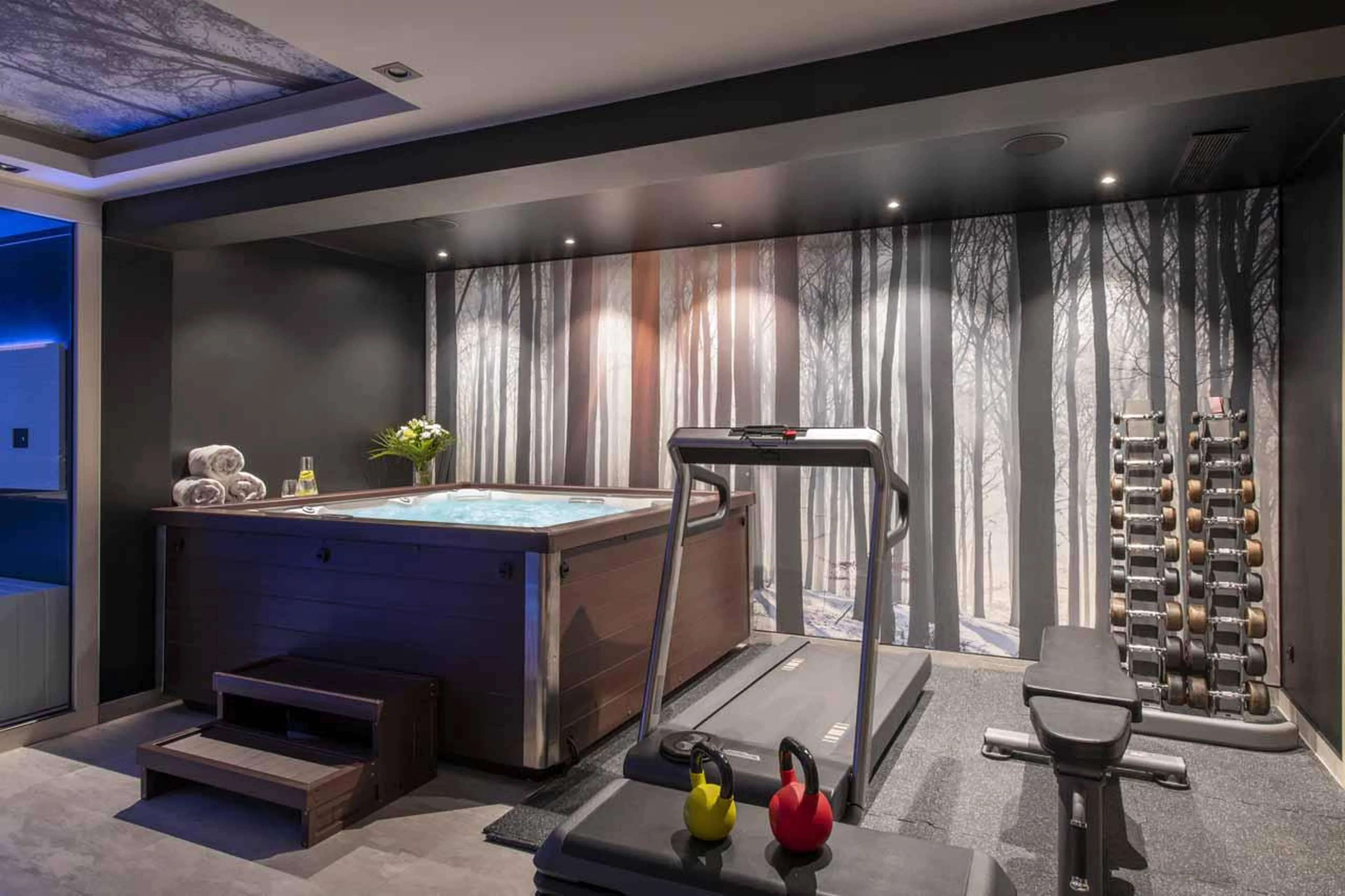 Hot tub at Chalet Altius in Meribel