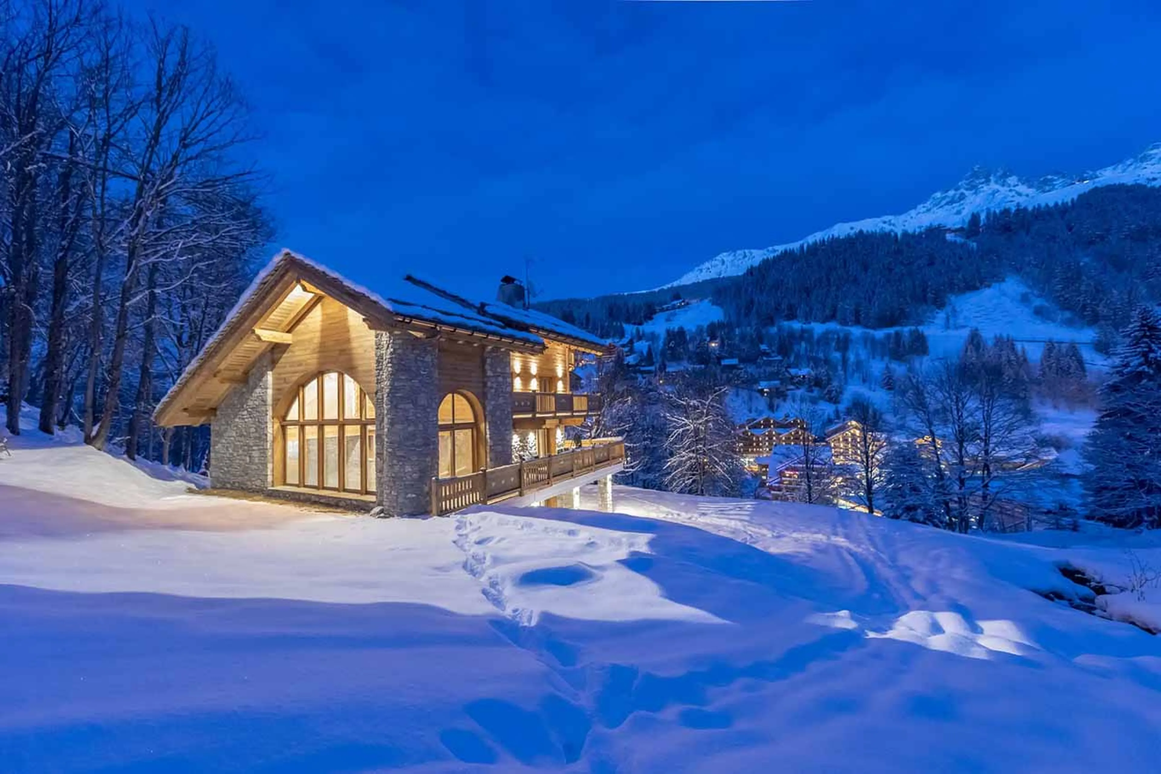 Ski-in/ski-out access to Exterior of Chalet Alya in Meribel
