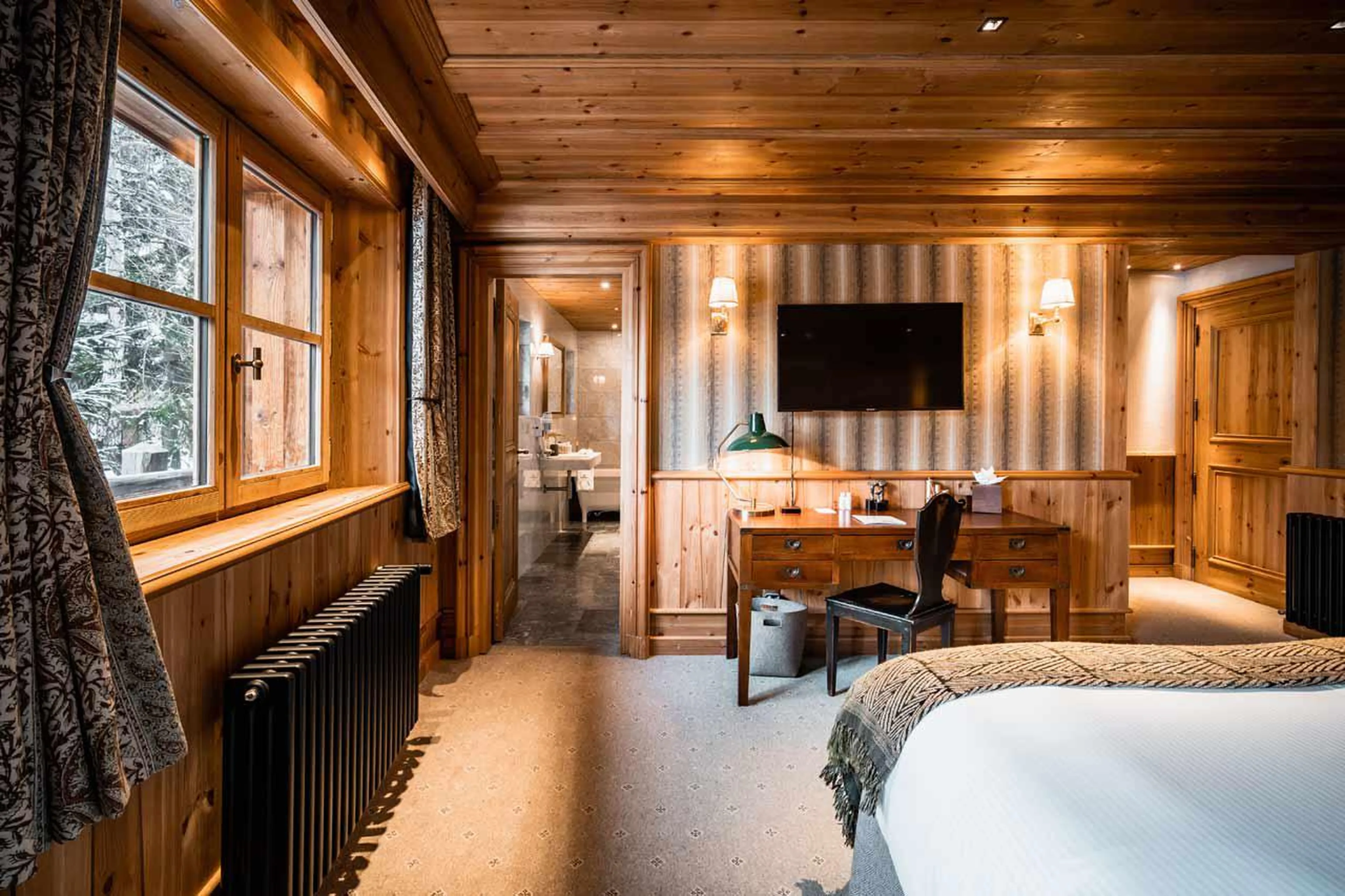 Lavishly decorated en suite bedroom in Chalet Ambre in Val d’ Isere
