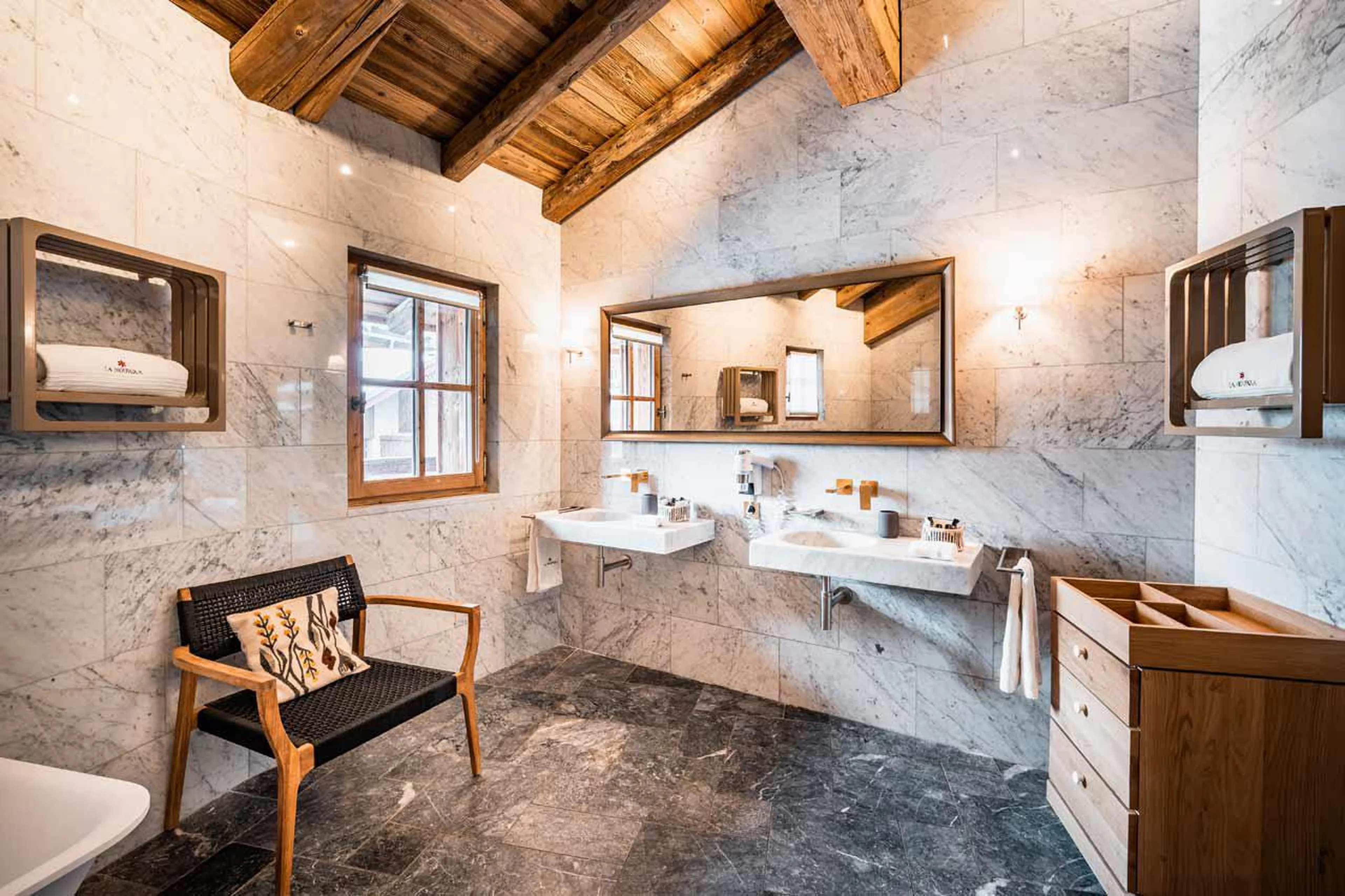 Modern master bathroom in Chalet Ambre in Val d’Isere