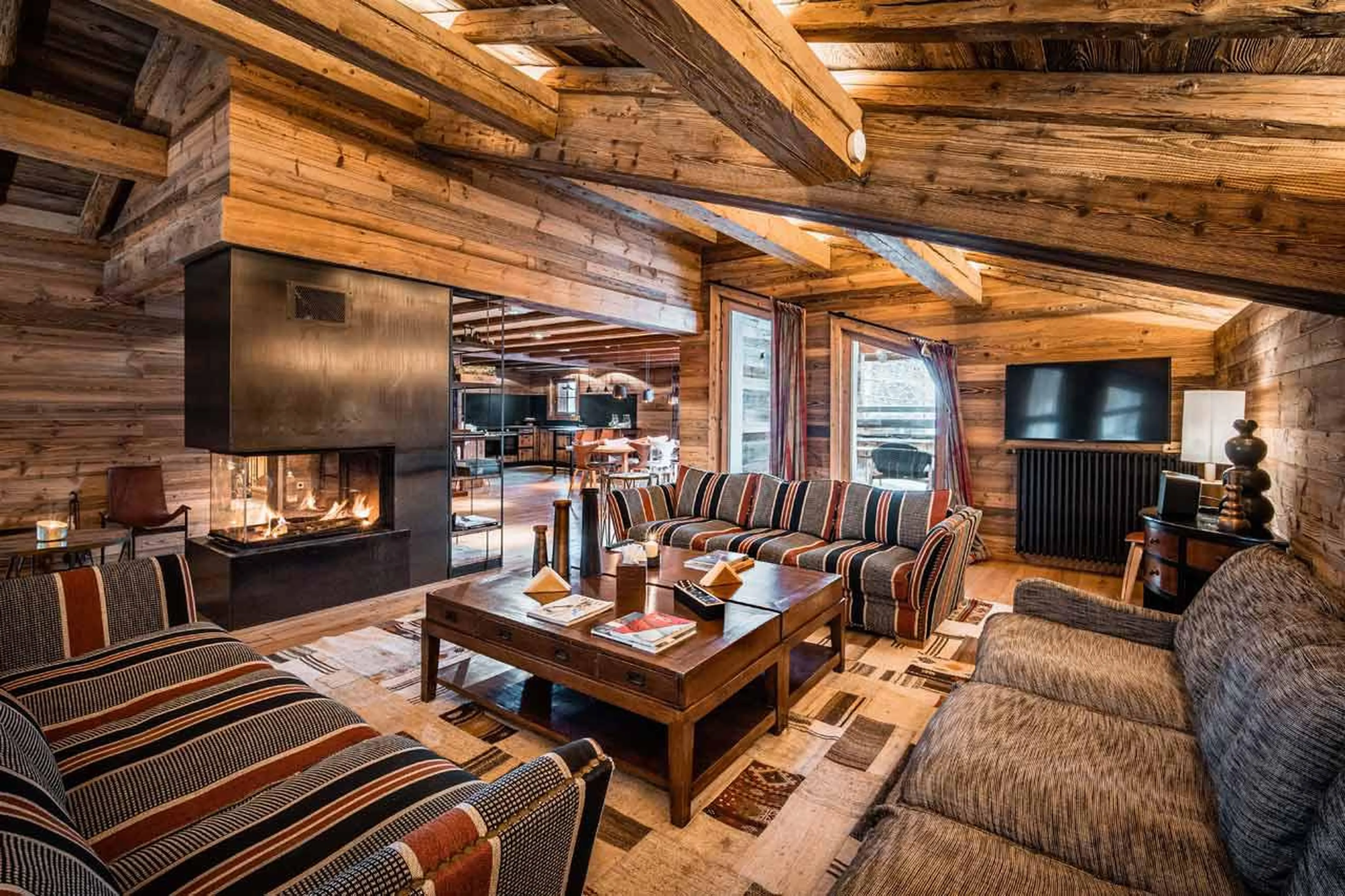 Living room with comfortable sofas in Chalet Ambre in Val d’ Isere