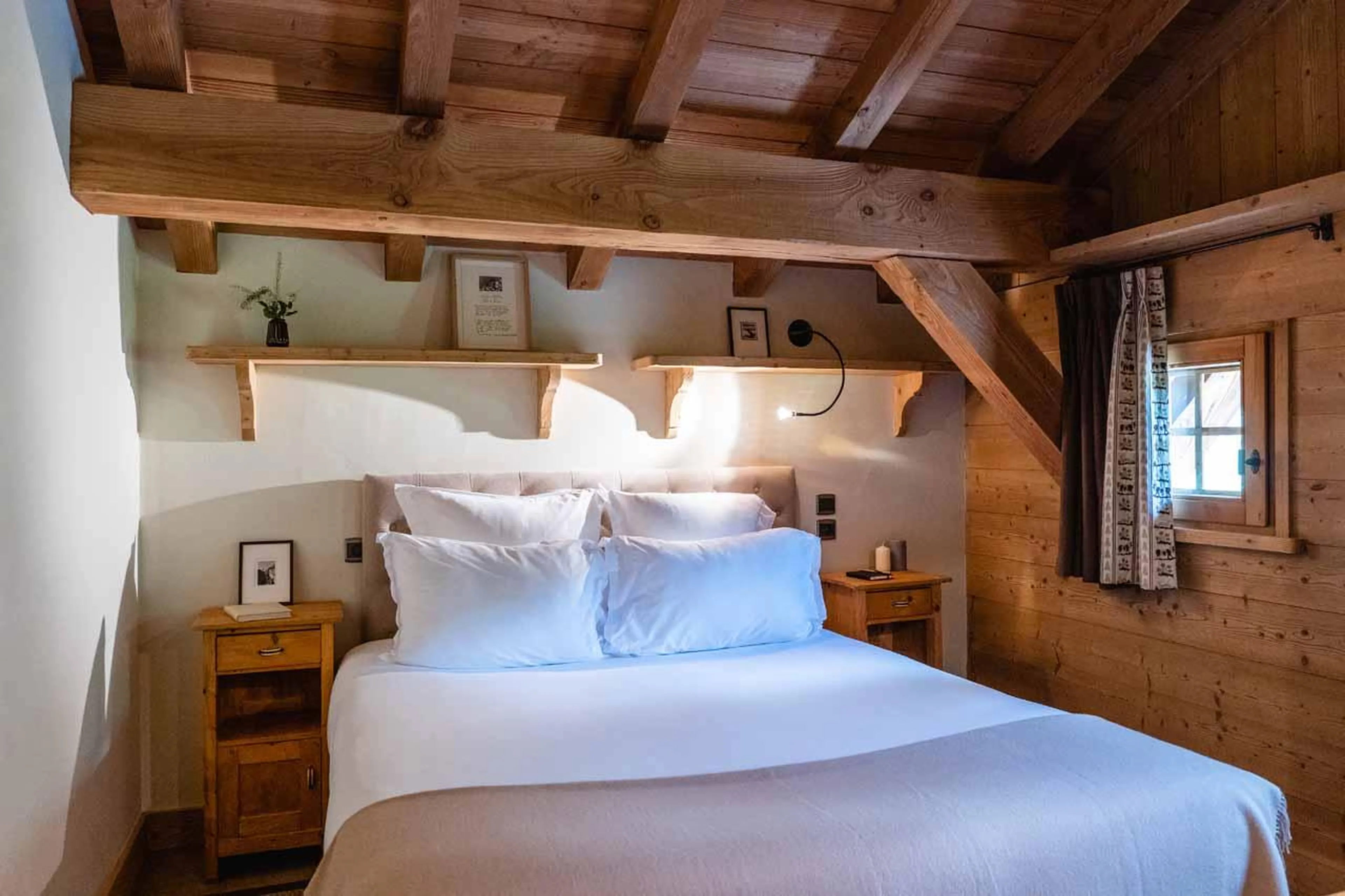 Double bedroom with built-in wardrobes in Chalet Ambroise, Megeve