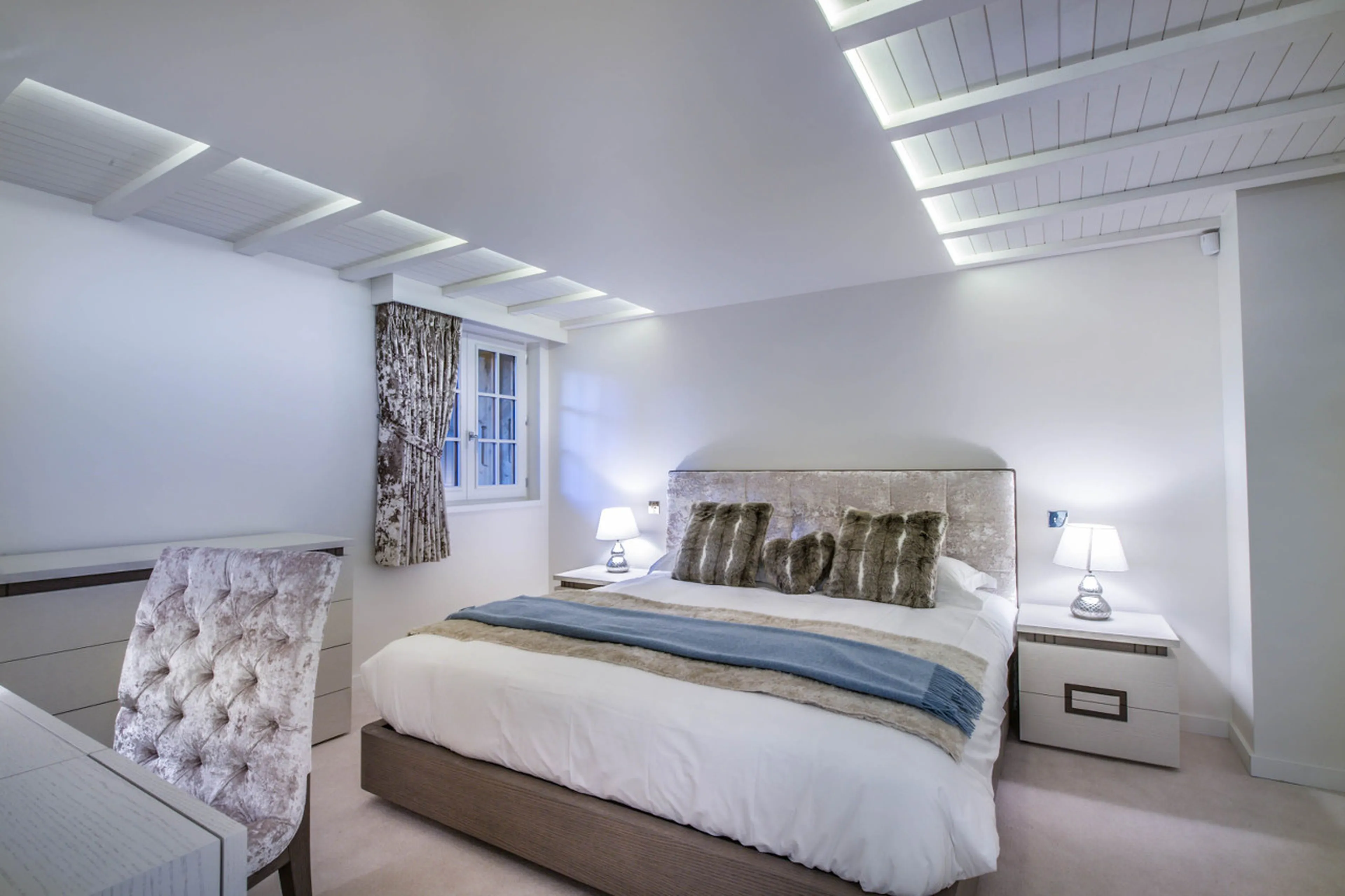 Double bedroom with en-suite bathroom in Chalet Amnesia in Courchevel 1650