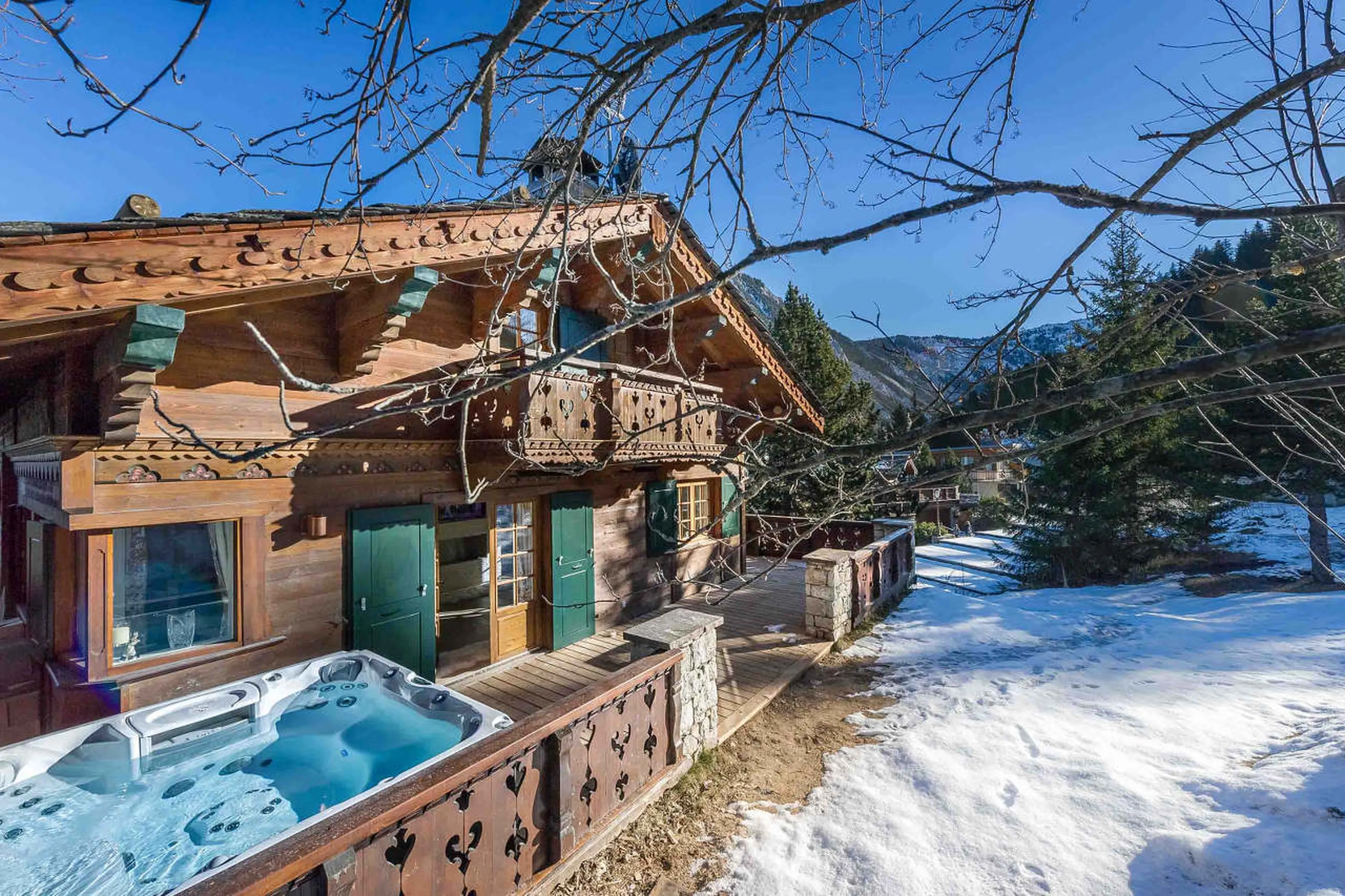 Outdoor Jacuzzi on south-west facing terrace of Chalet Amnesia in Courchevel 1650