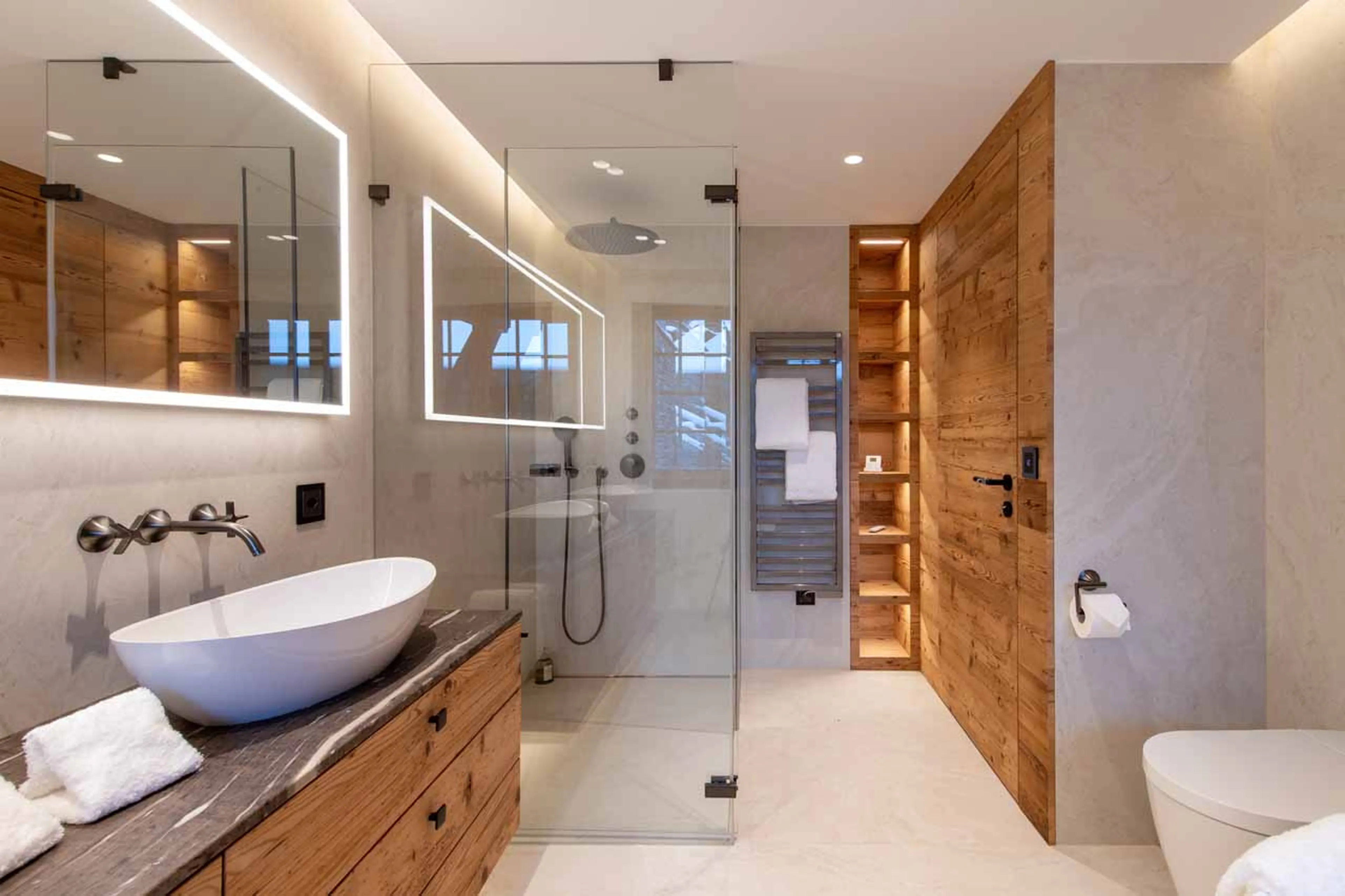 Bedroom 4 en-suite at Chalet Andra in Grindelwald