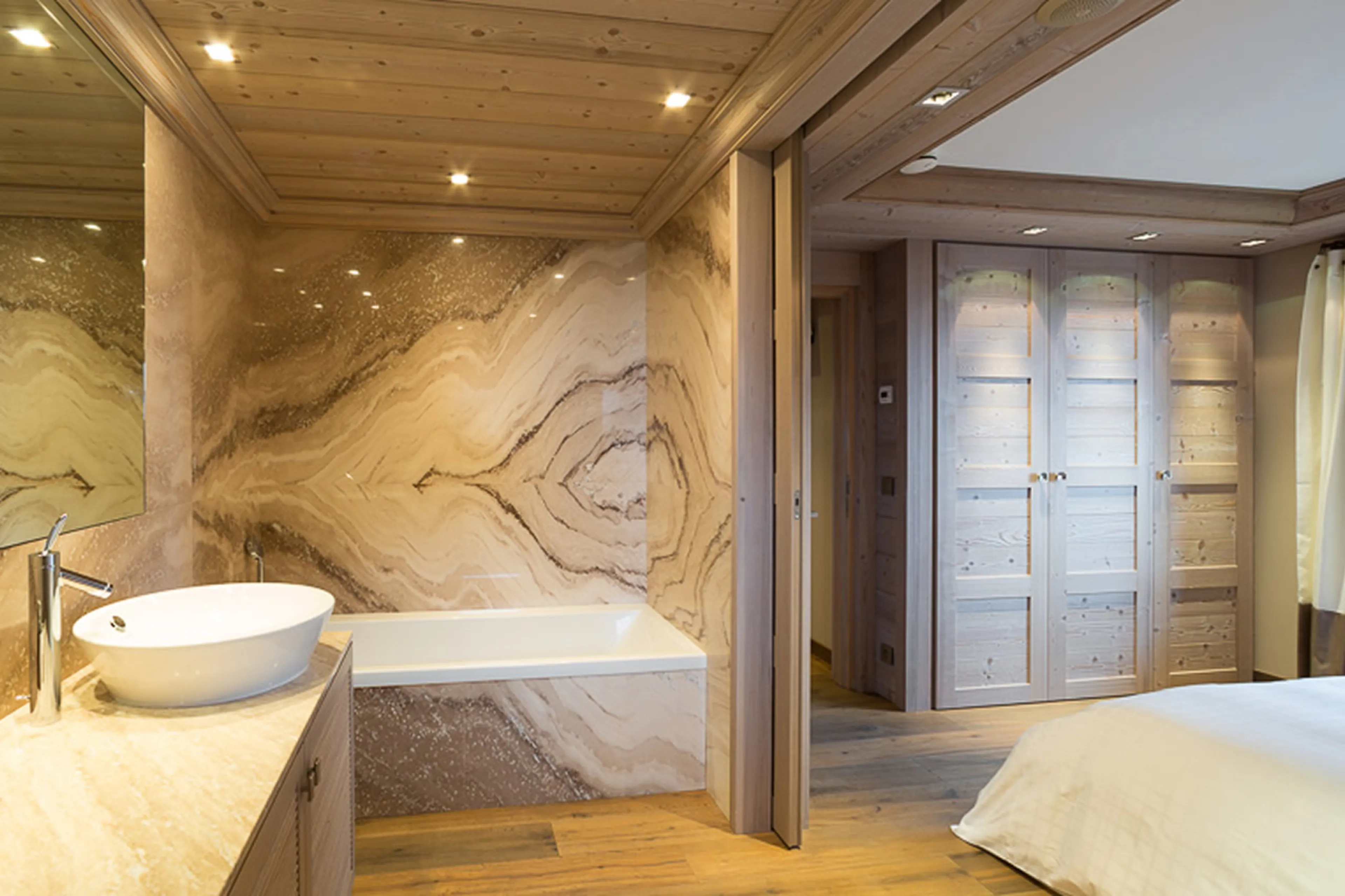 Charming double bedroom with bathroom in Chalet Anemone in Courchevel 1850