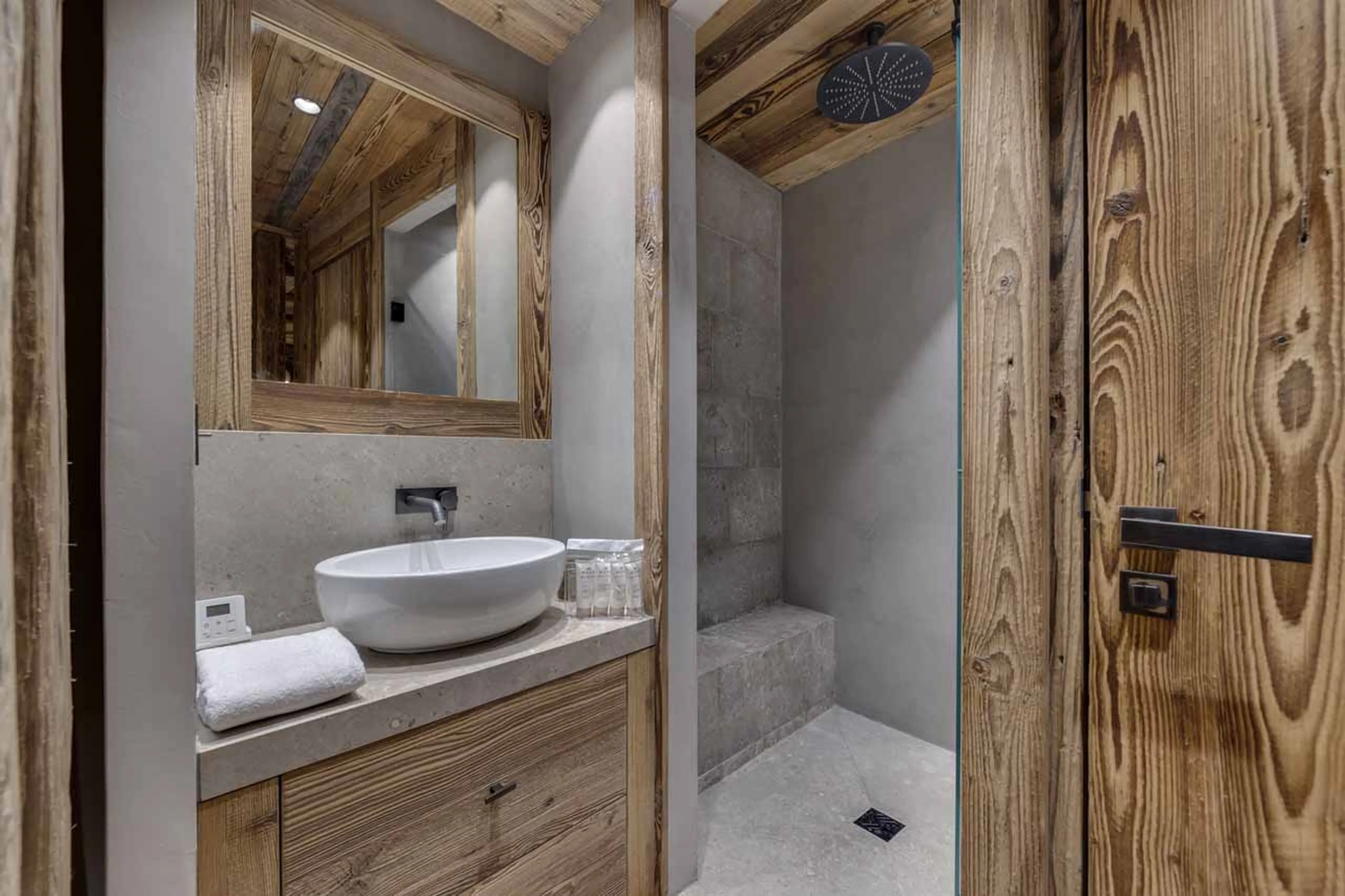 Bedroom 2 en-suite at Chalet Angelus 2 in Val d'Isere