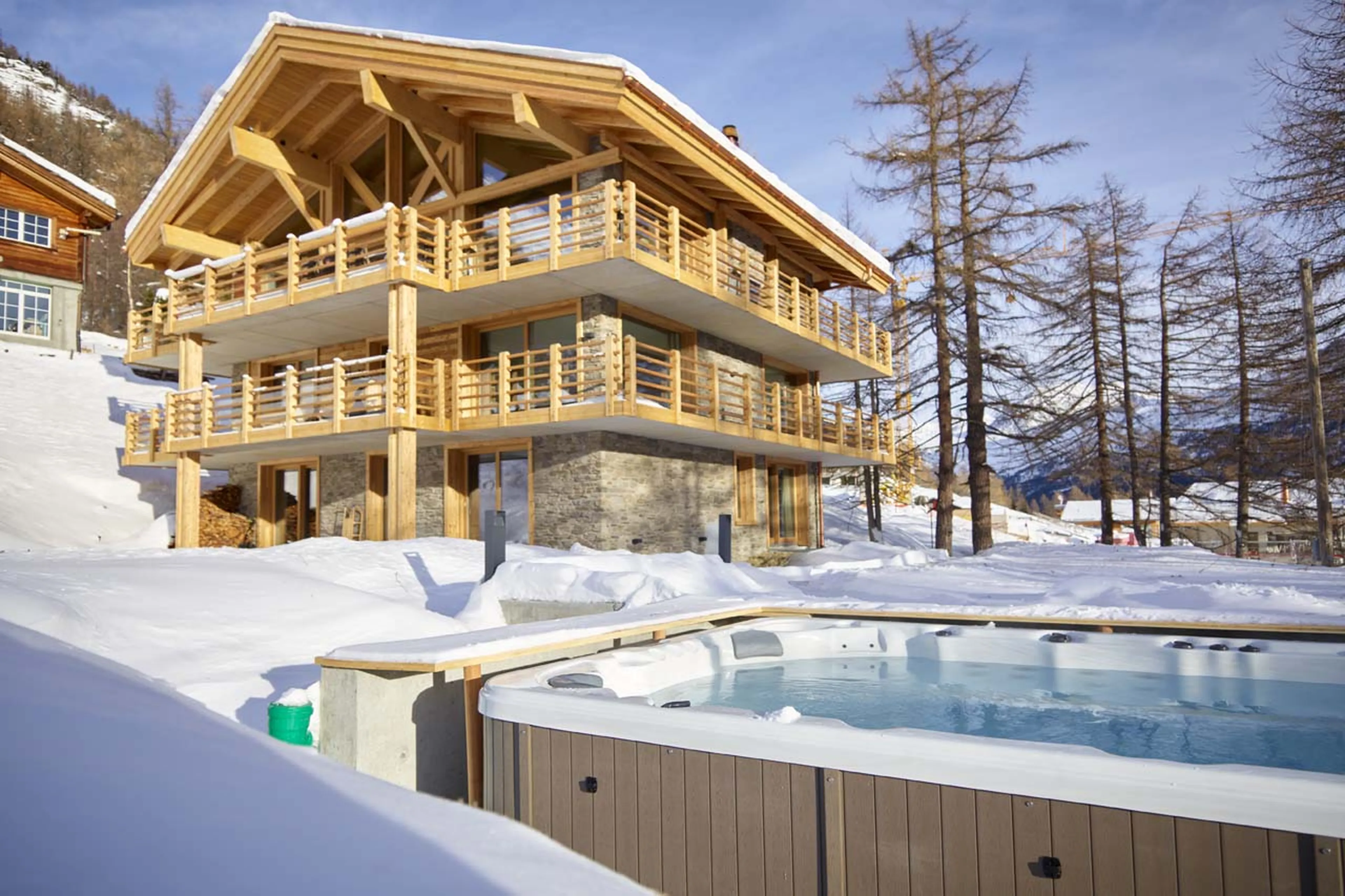 Hot tub at Chalet Annapurna in Saas Fee