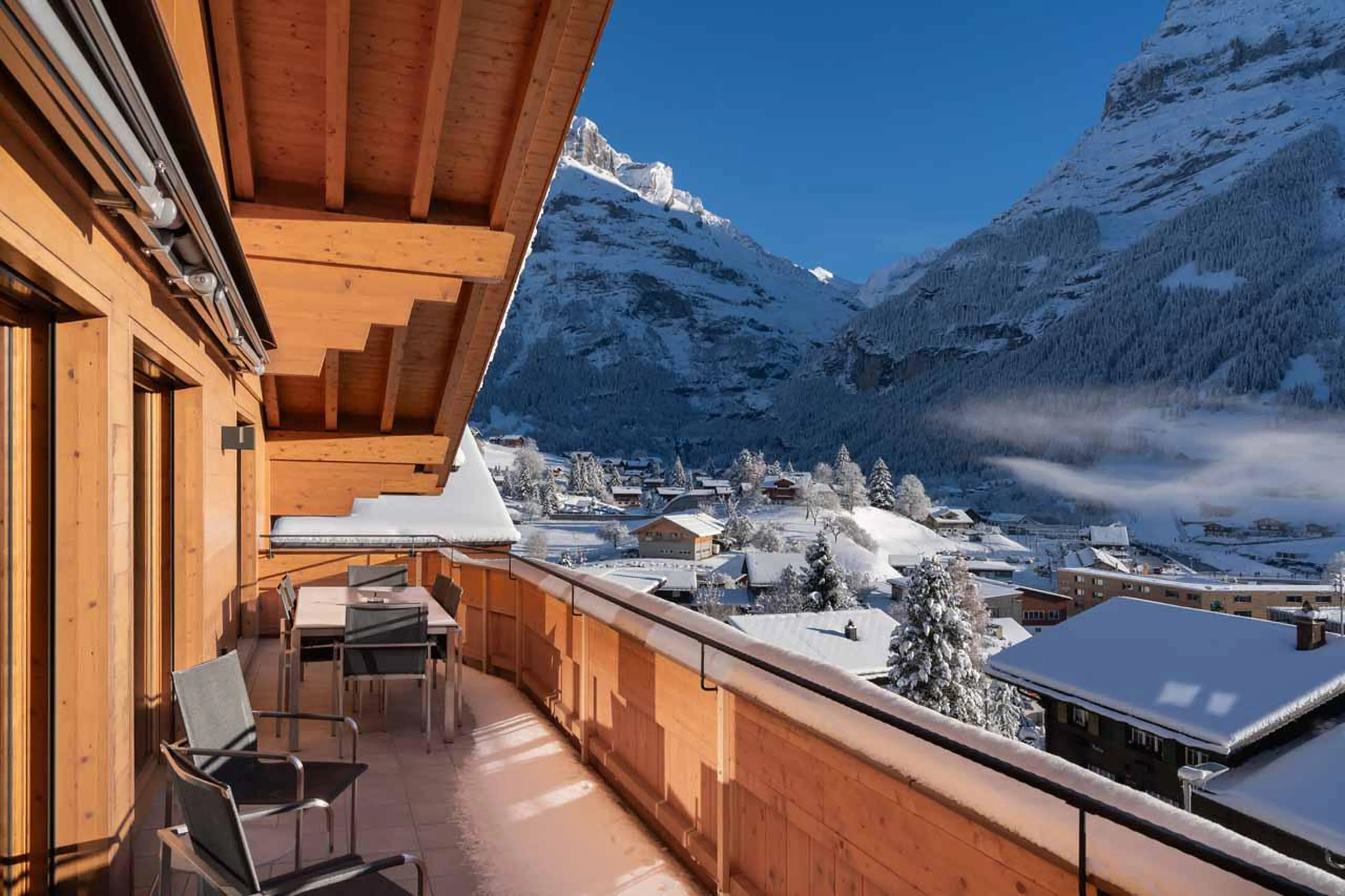 Balcony with seating overlooking picturesque mountain views at Apartment Antara in Grindelwald