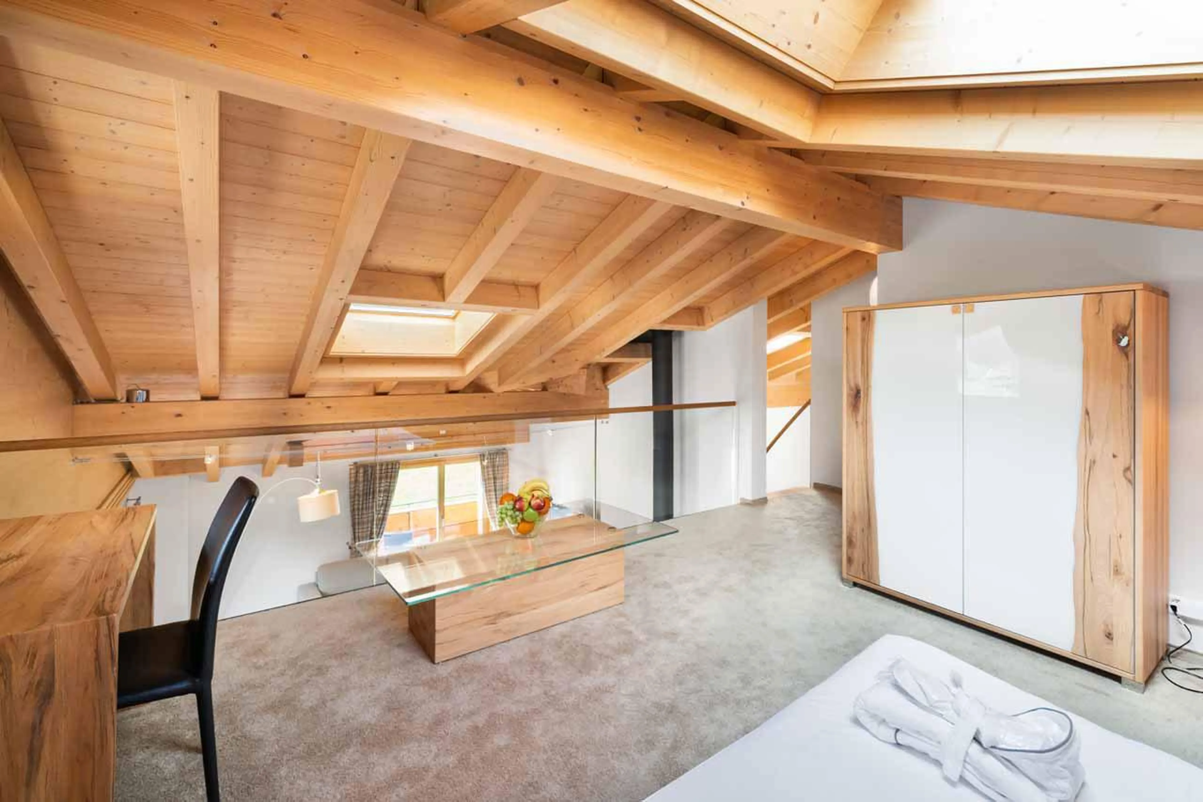 Bedroom overlooking spacious living area at Apartment Antara in Grindelwald