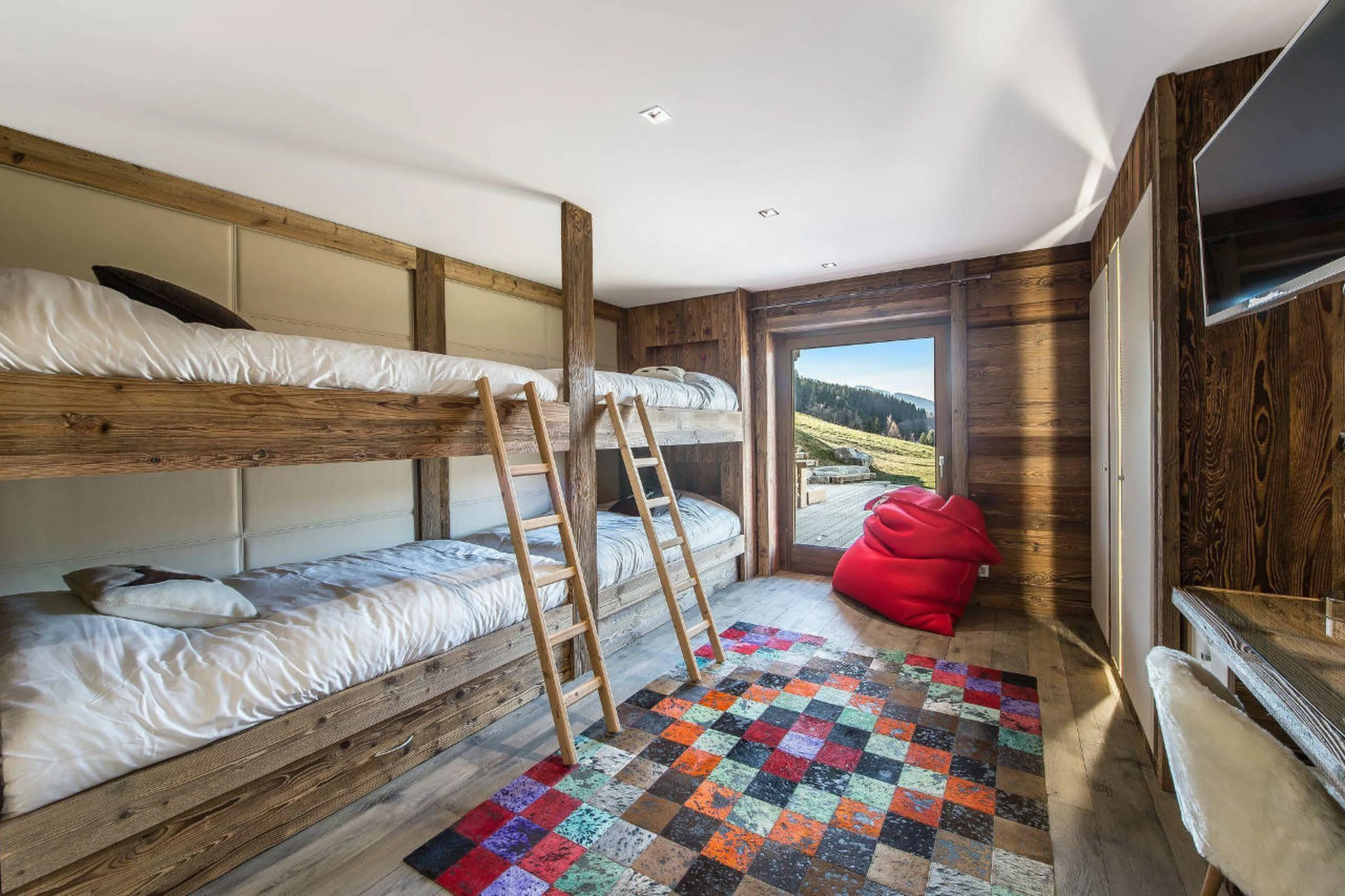 Two or more youngsters on holiday in Chalet Ararat in Megeve, can sleep in these two bunk beds