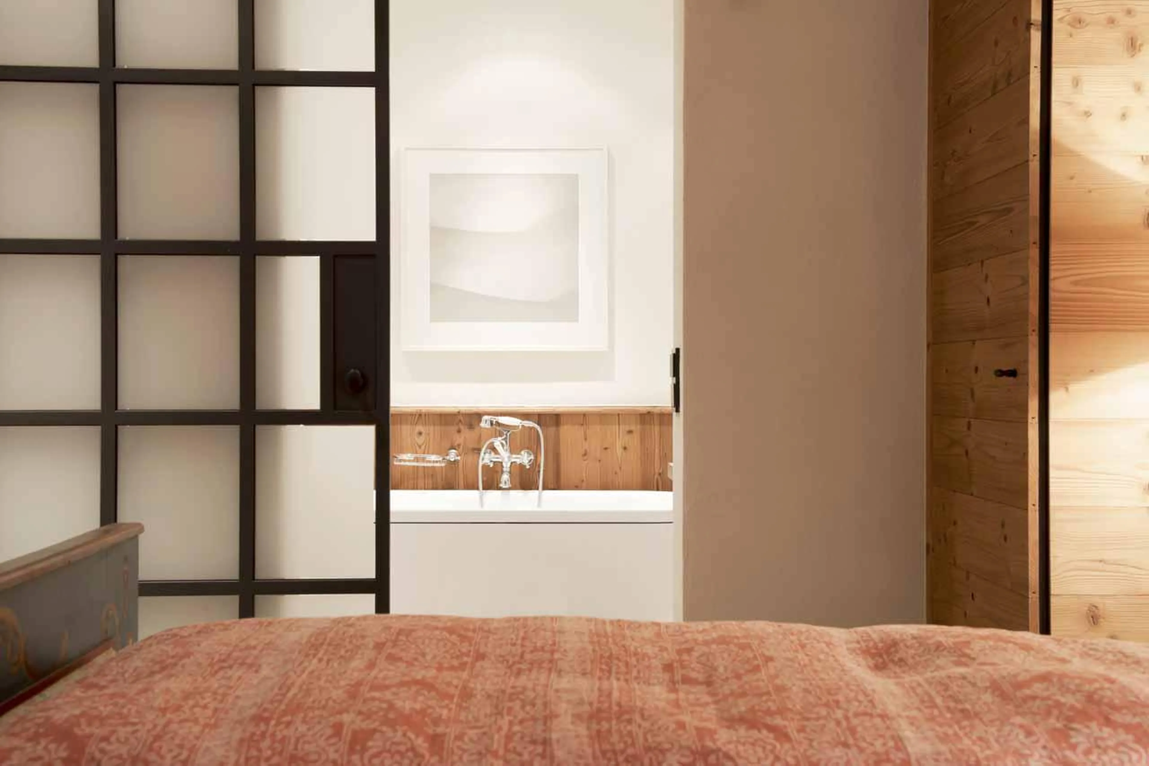 Bath in en-suite in Chalet Arlberg, Lech