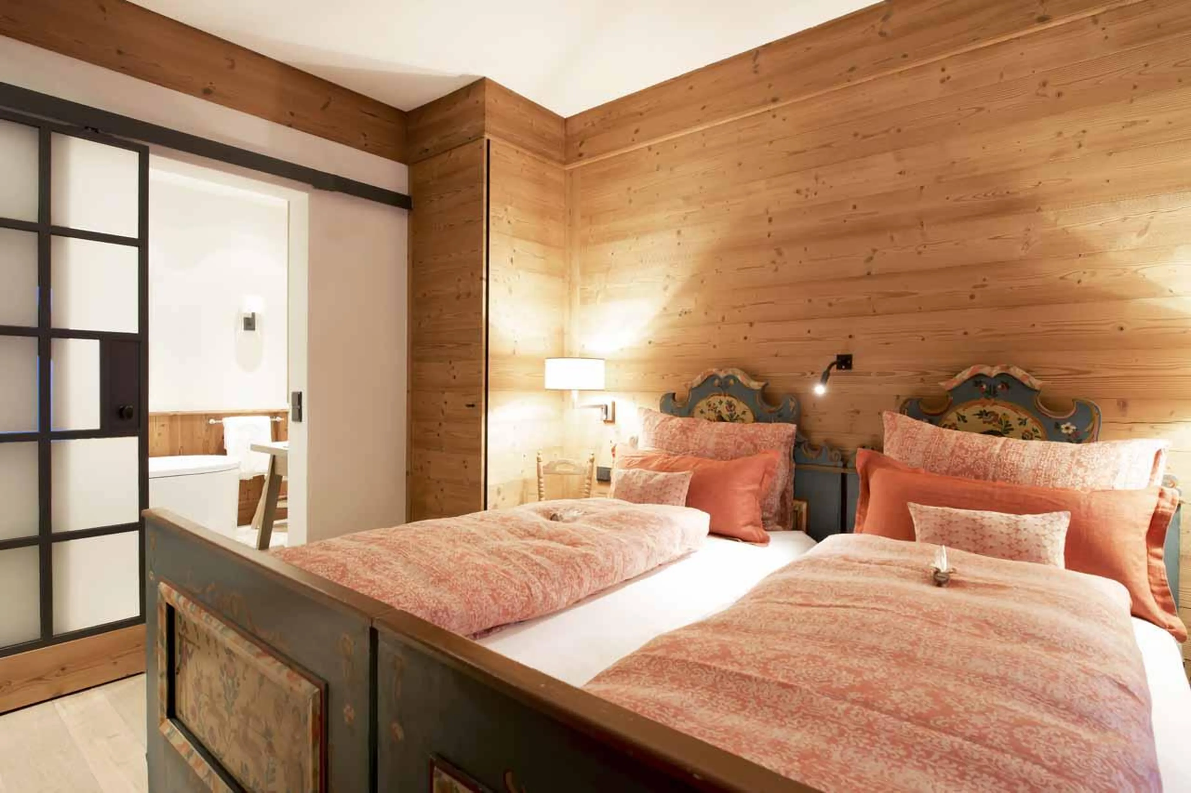 Double bedroom with en-suite in Chalet Arlberg, Lech