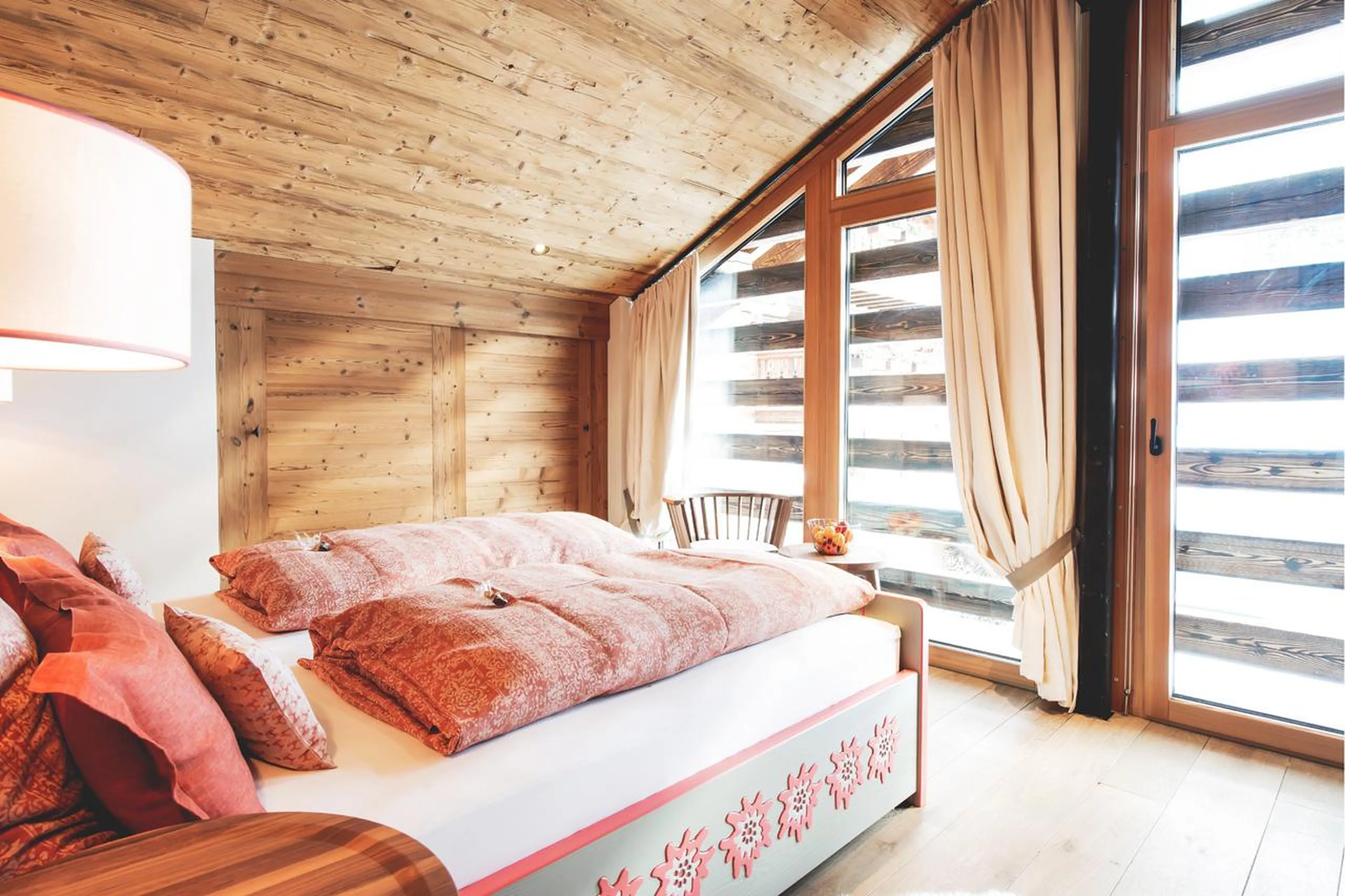 Double bedroom in Chalet Arlberg, Lech