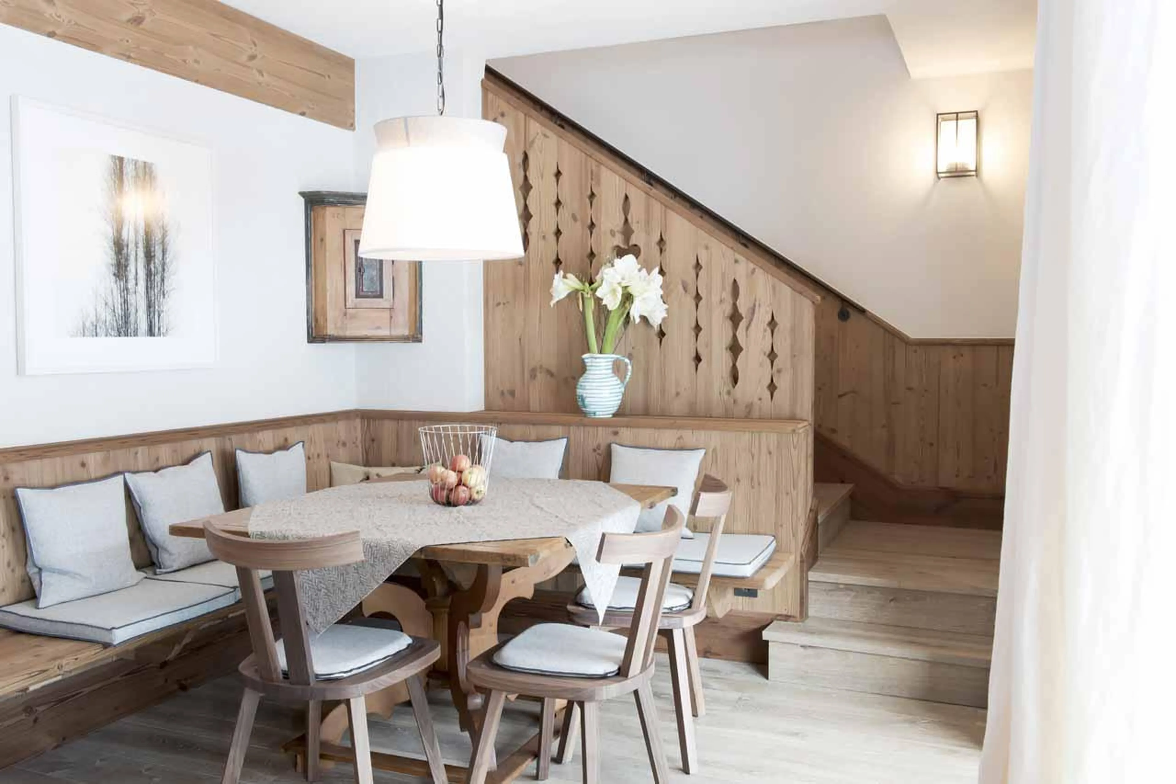 Dining nook and staircase in Chalet Arlberg, Lech
