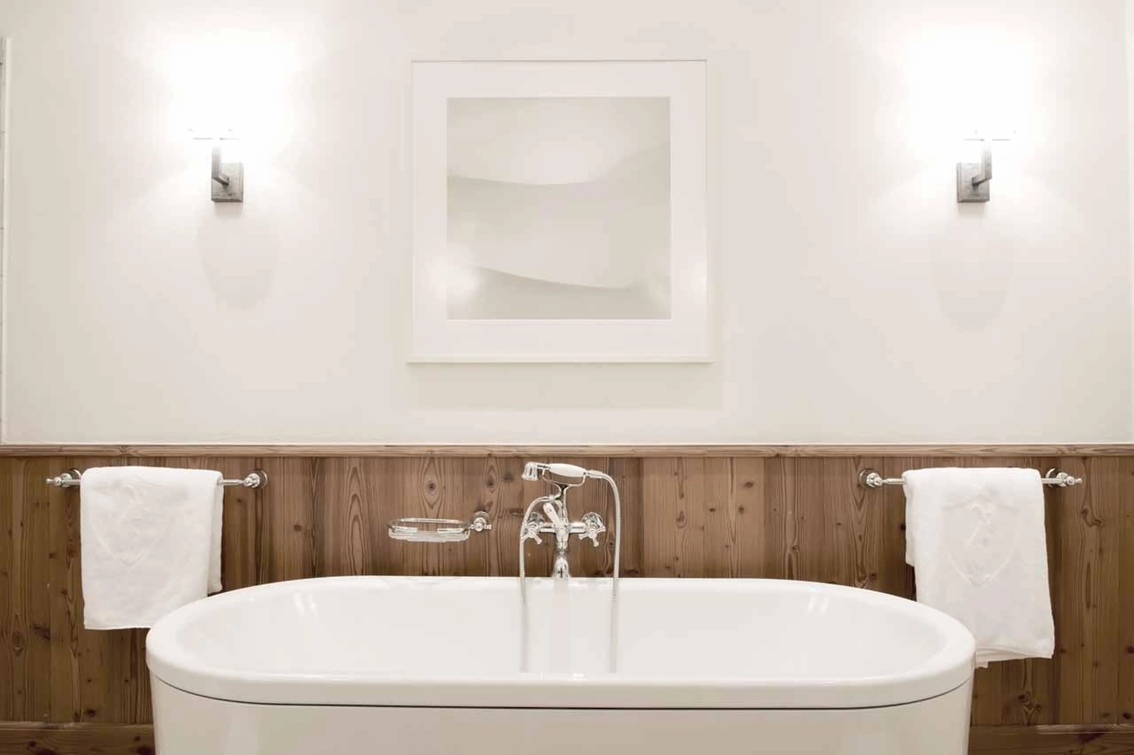 Freestanding bathtub in Chalet Arlberg, Lech