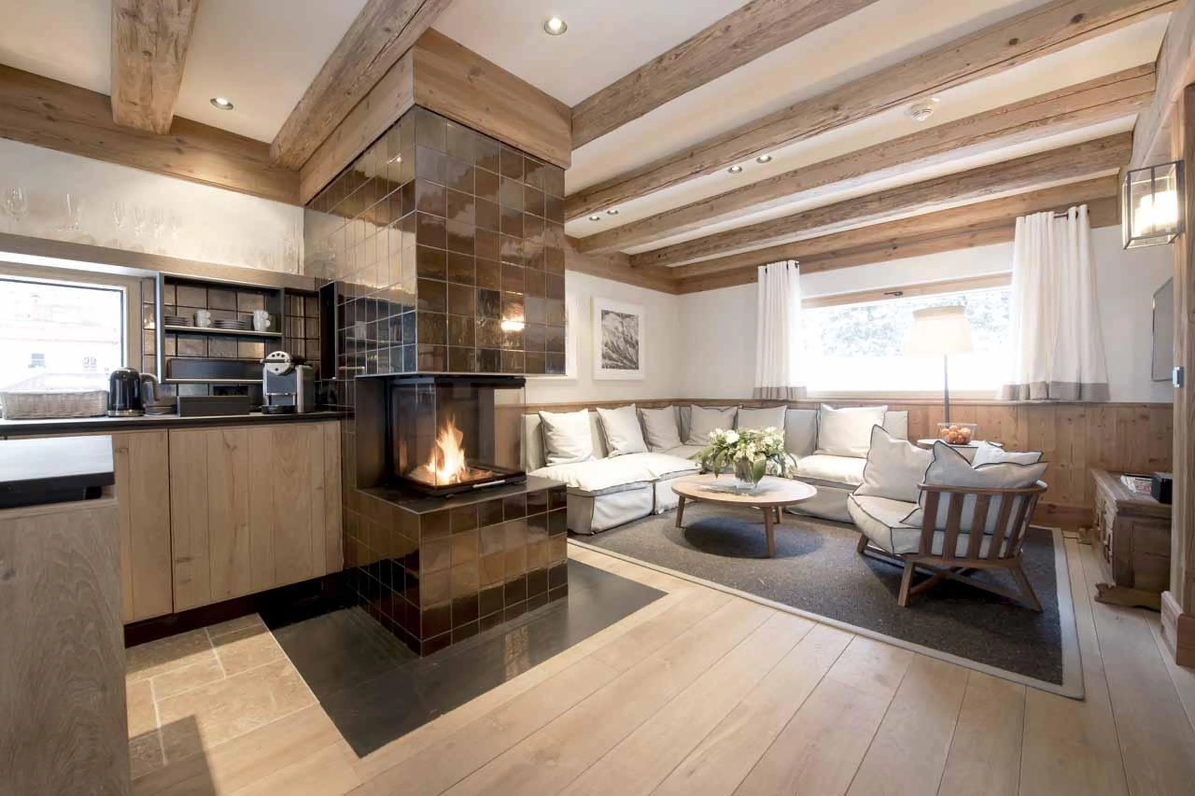 Open-plan living area in Chalet Arlberg, Lech