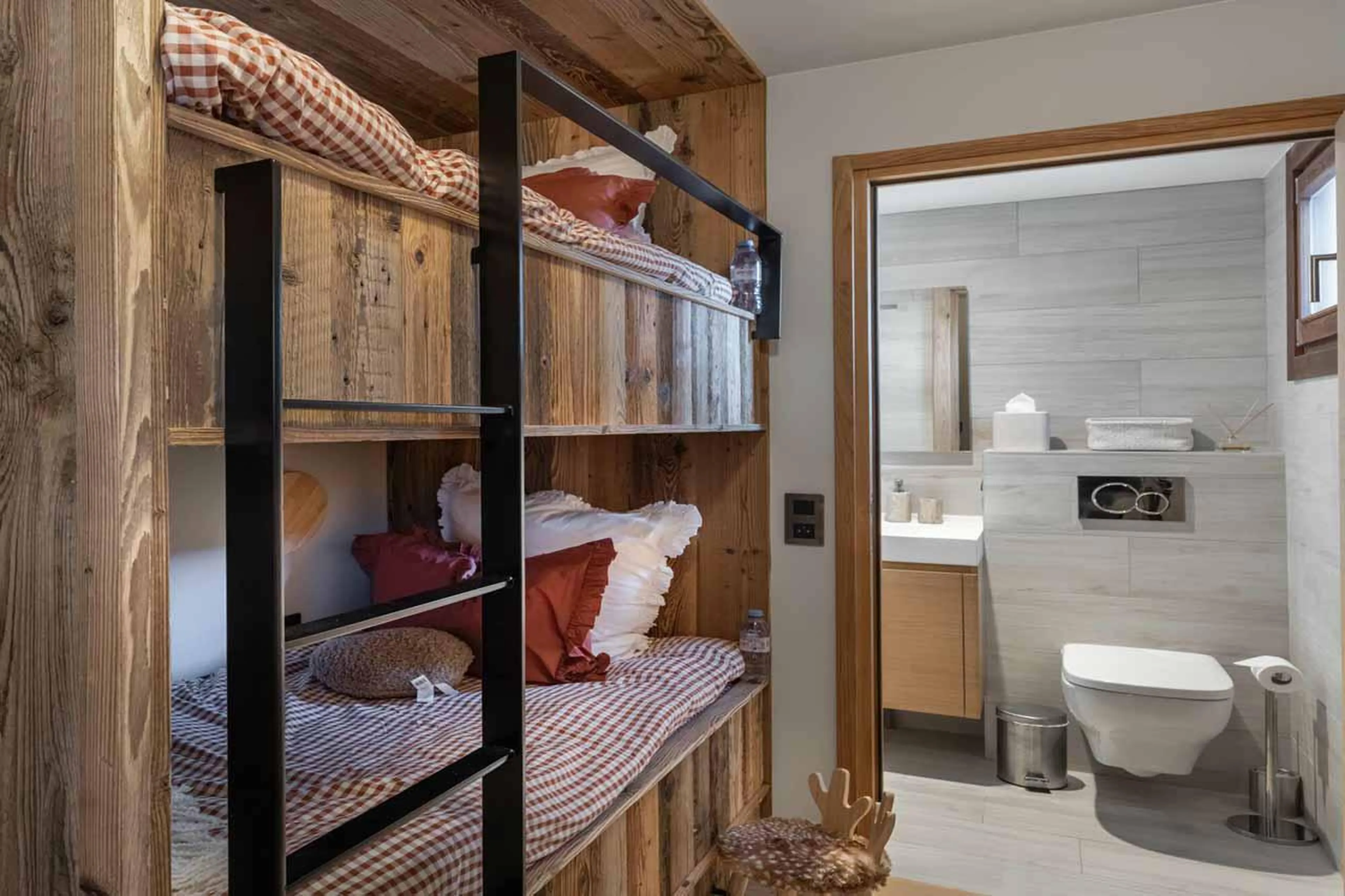 Bunk bedroom and en-suite in Chalet Arpont, Courchevel 1650