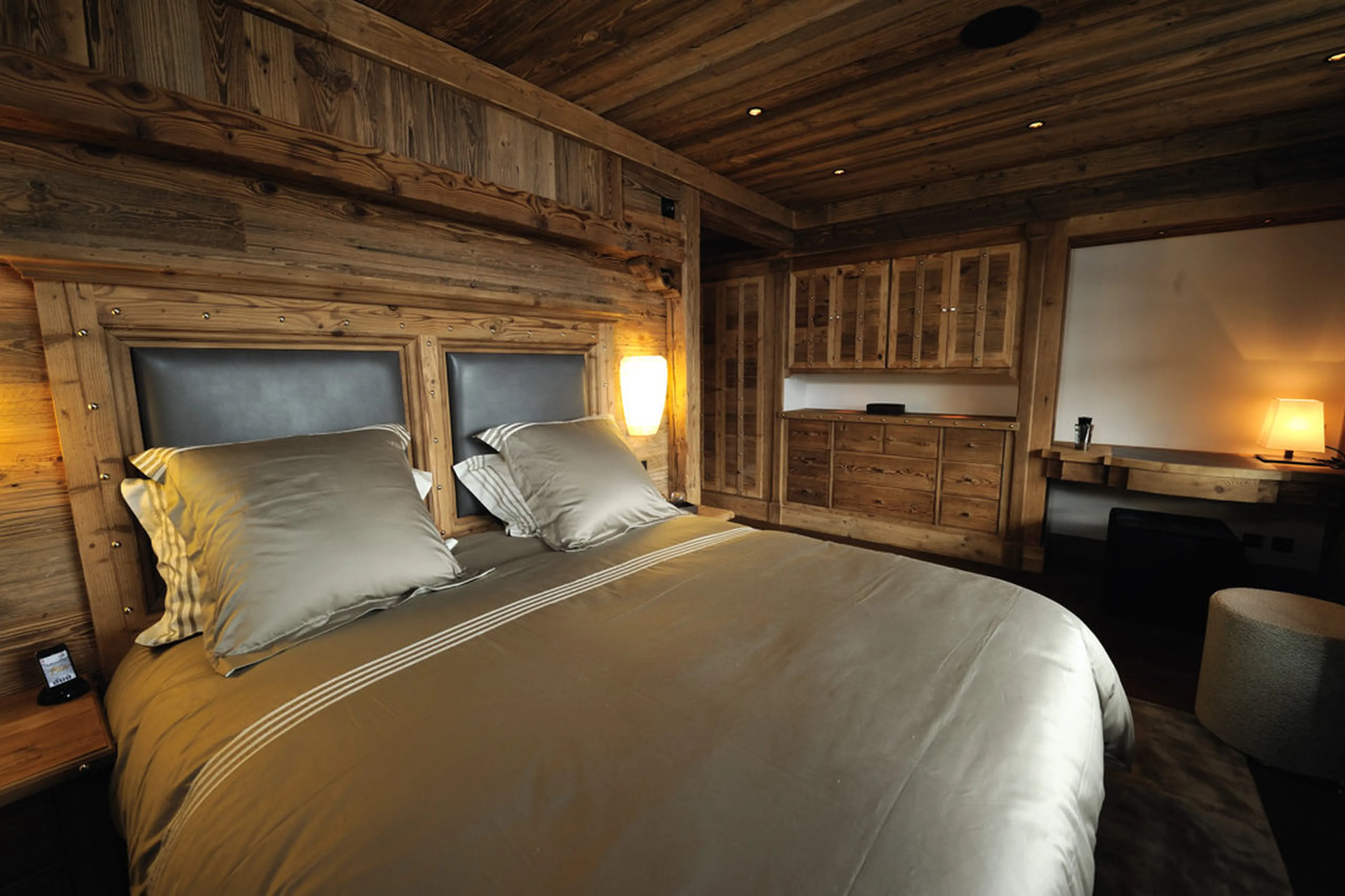 Bedroom with queen size bed, dressing area, bureau and terrace access in Chalet Art in Courchevel 18