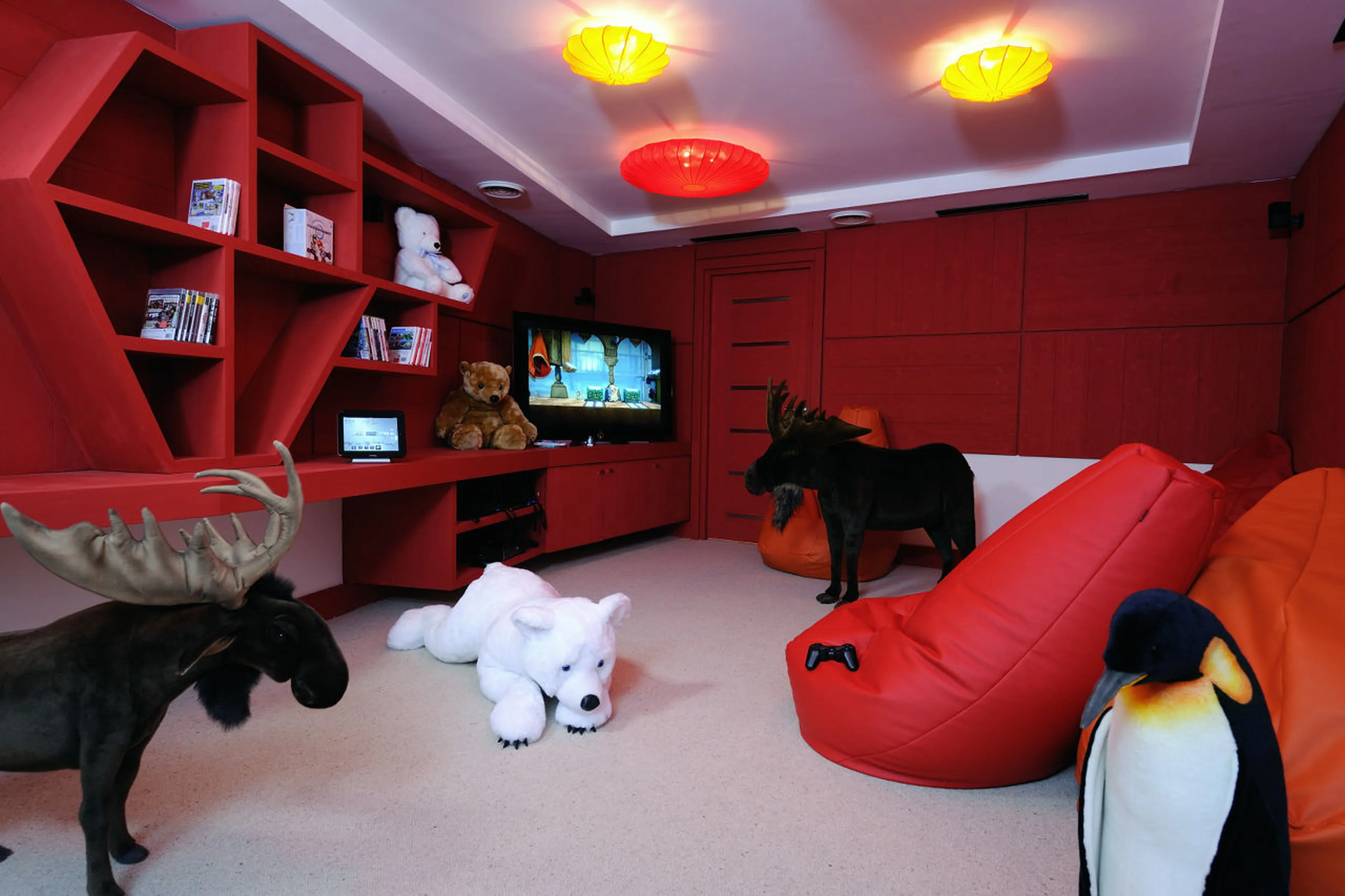 Kid’s play room with variety of animals in Chalet Art in Courchevel 1850