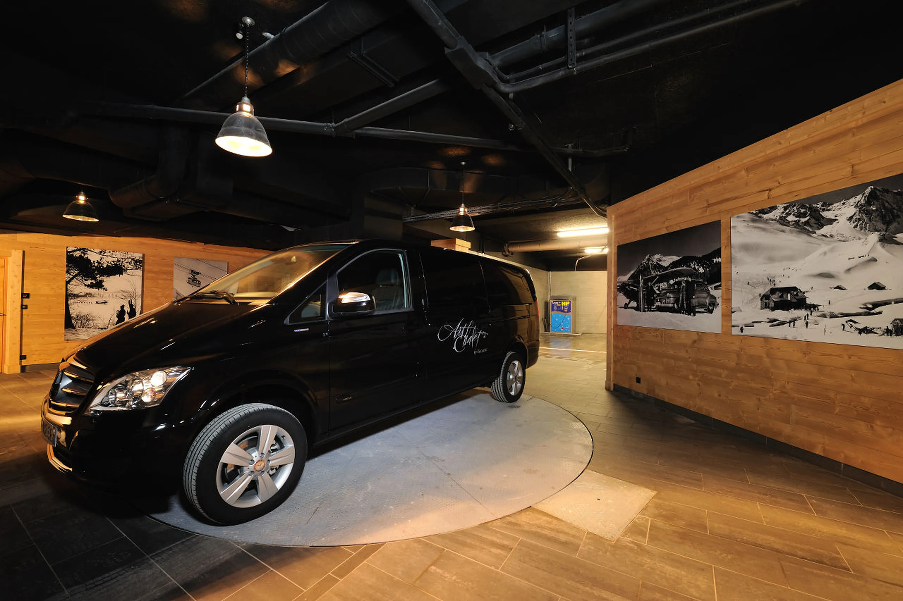Parking garage with turning plate and cleaning station in Chalet Art in Courchevel 1850