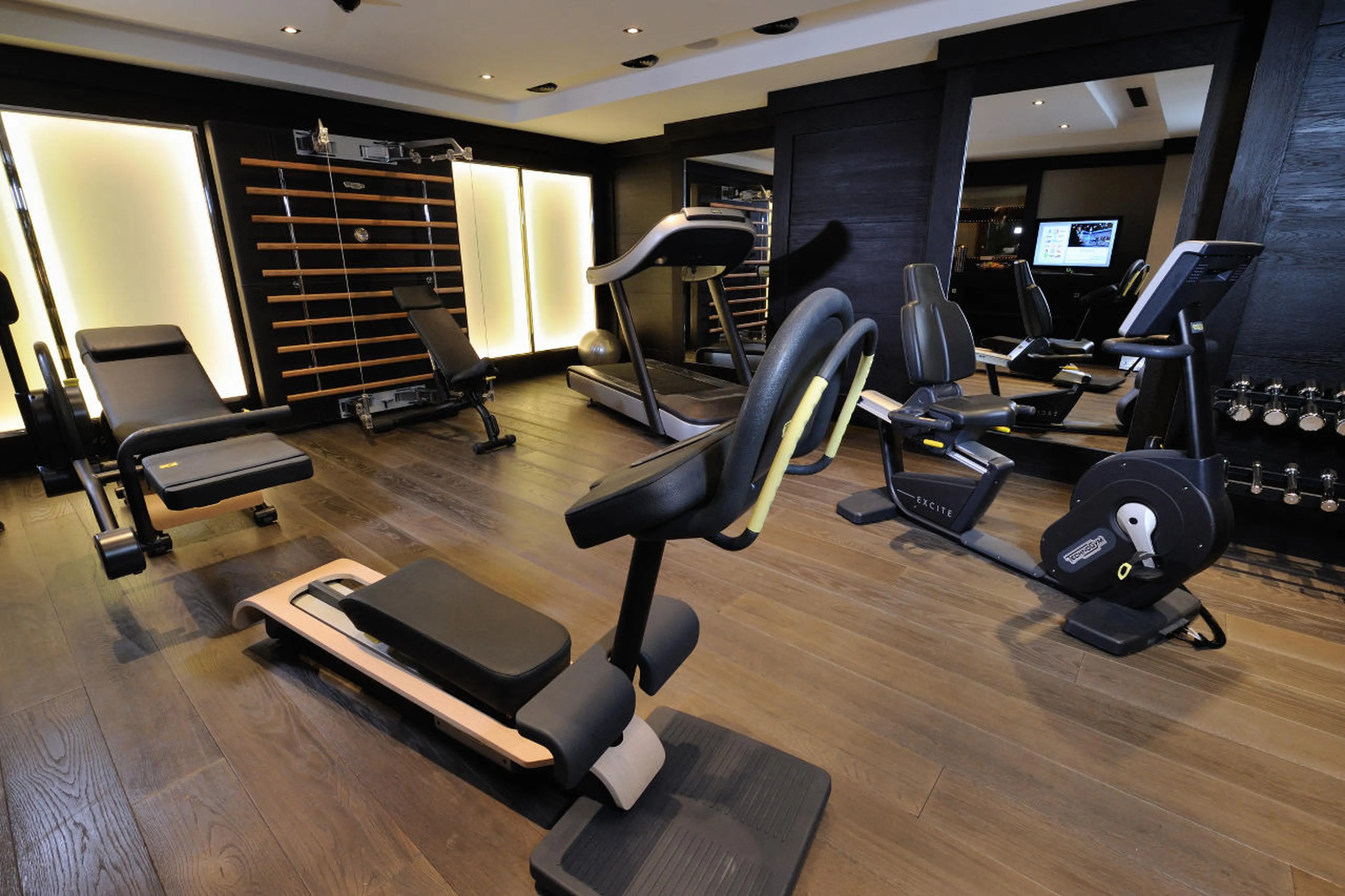 Fully equipped gym in Chalet Art in Courchevel 1850