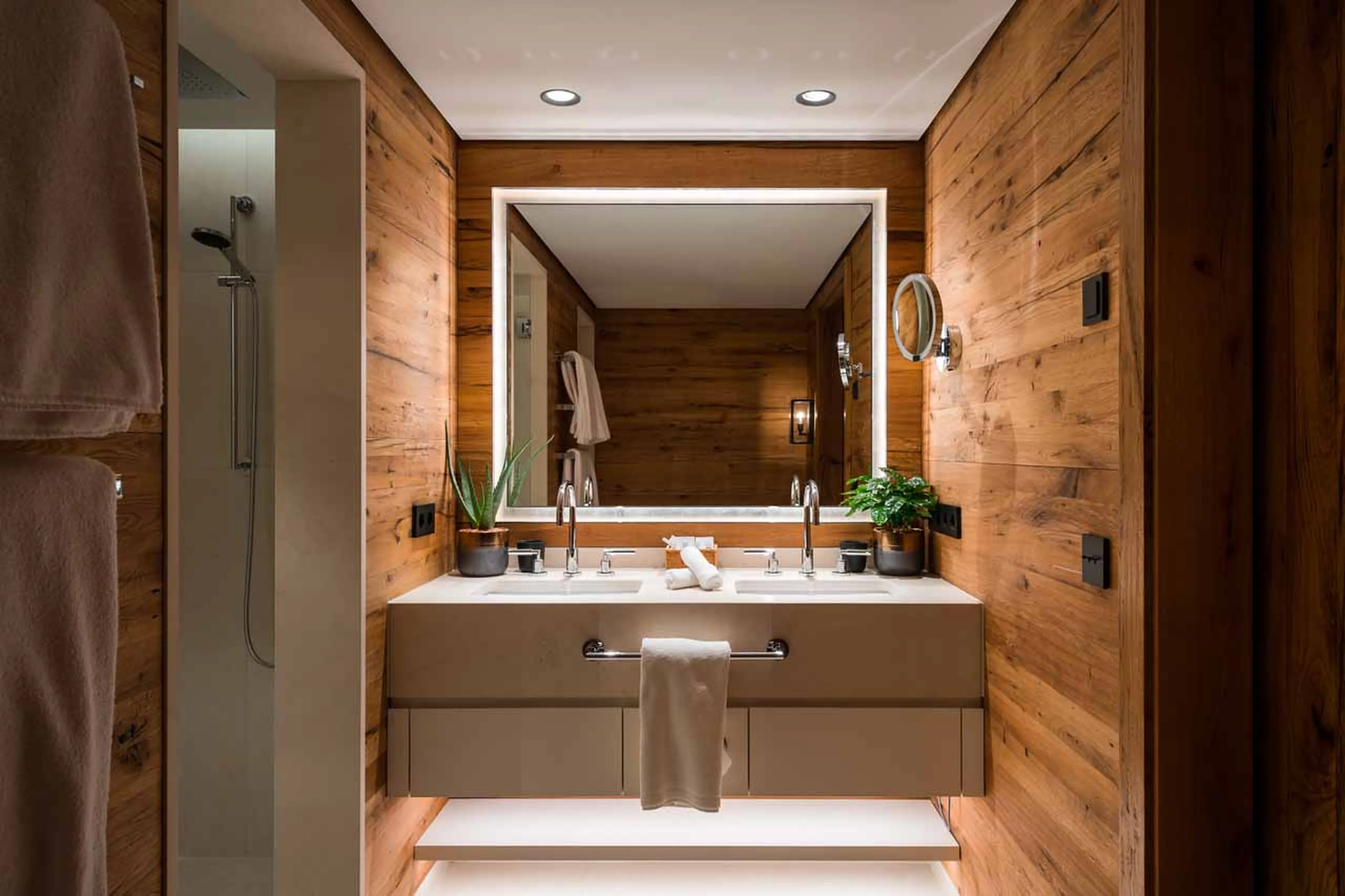 Bathroom five at Chalet Arula 1 in Lech