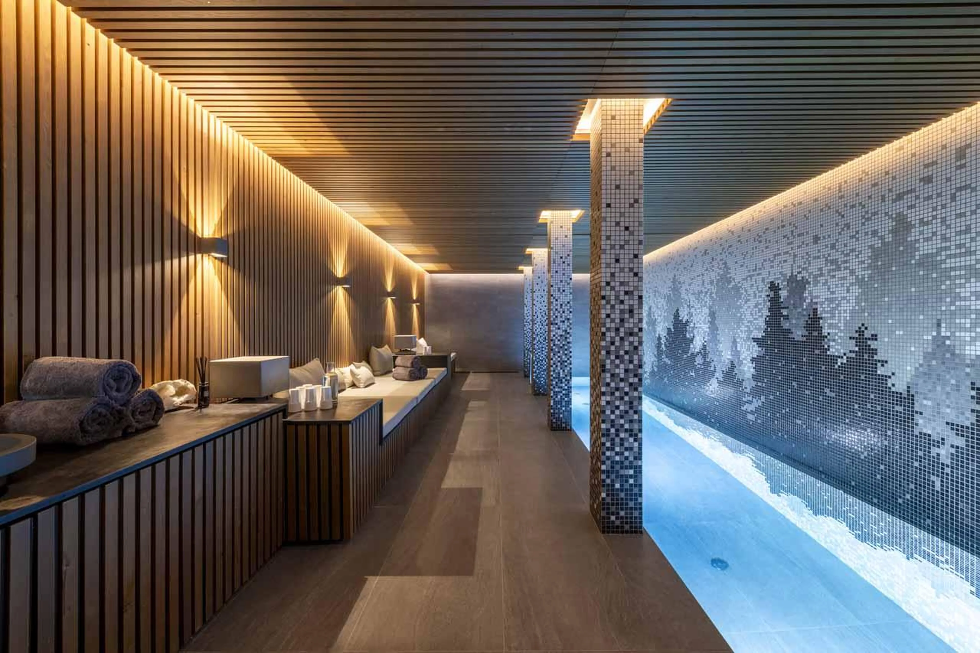 Indoor swimming pool in Chalet Ascension, Courchevel 1650