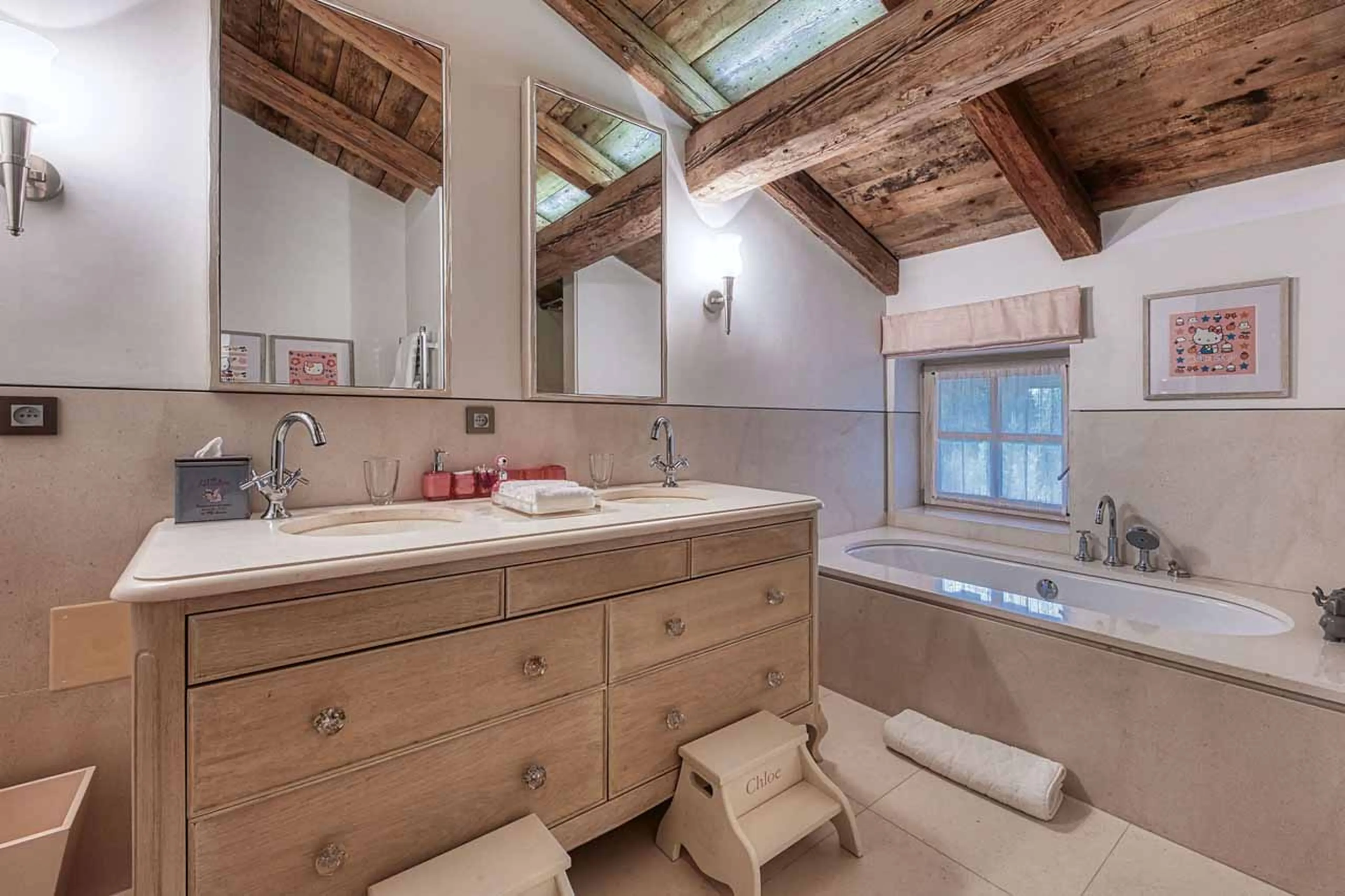 Bedroom 2 en-suite at Chalet Aspen in Megeve