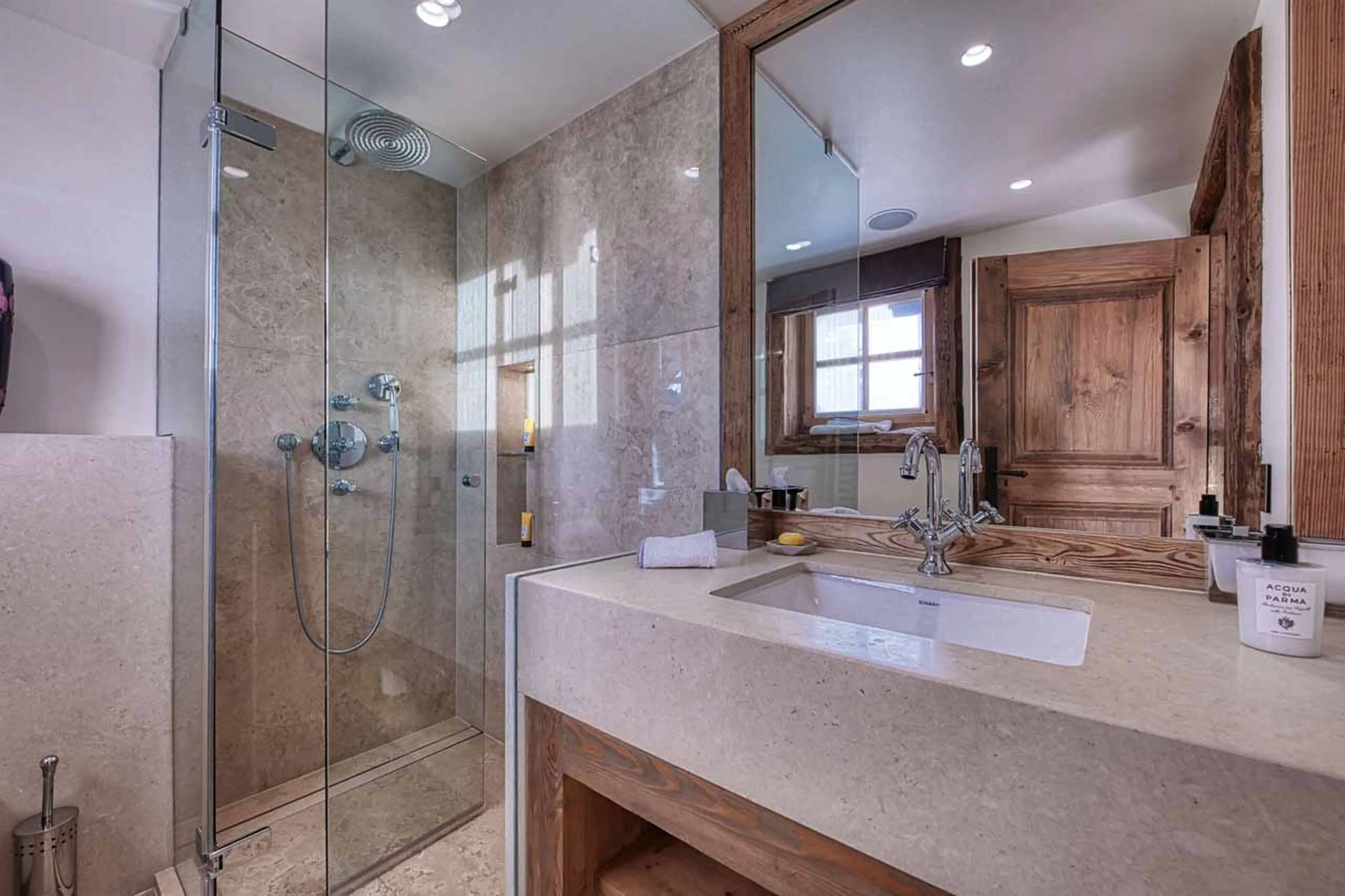 Bedroom 5 en-suite at Chalet Aspen in Megeve
