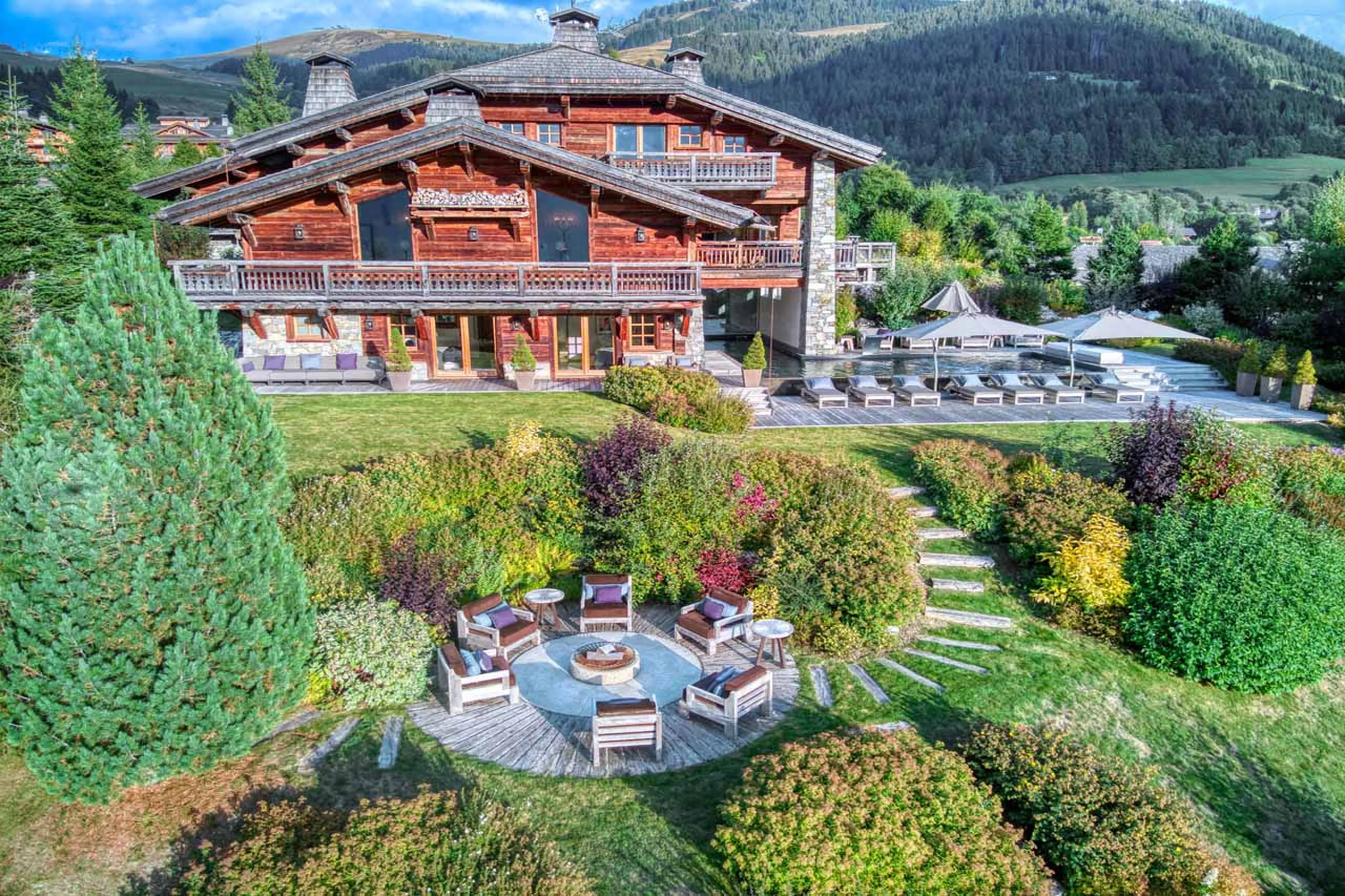 Exterior of Chalet Aspen in Megeve