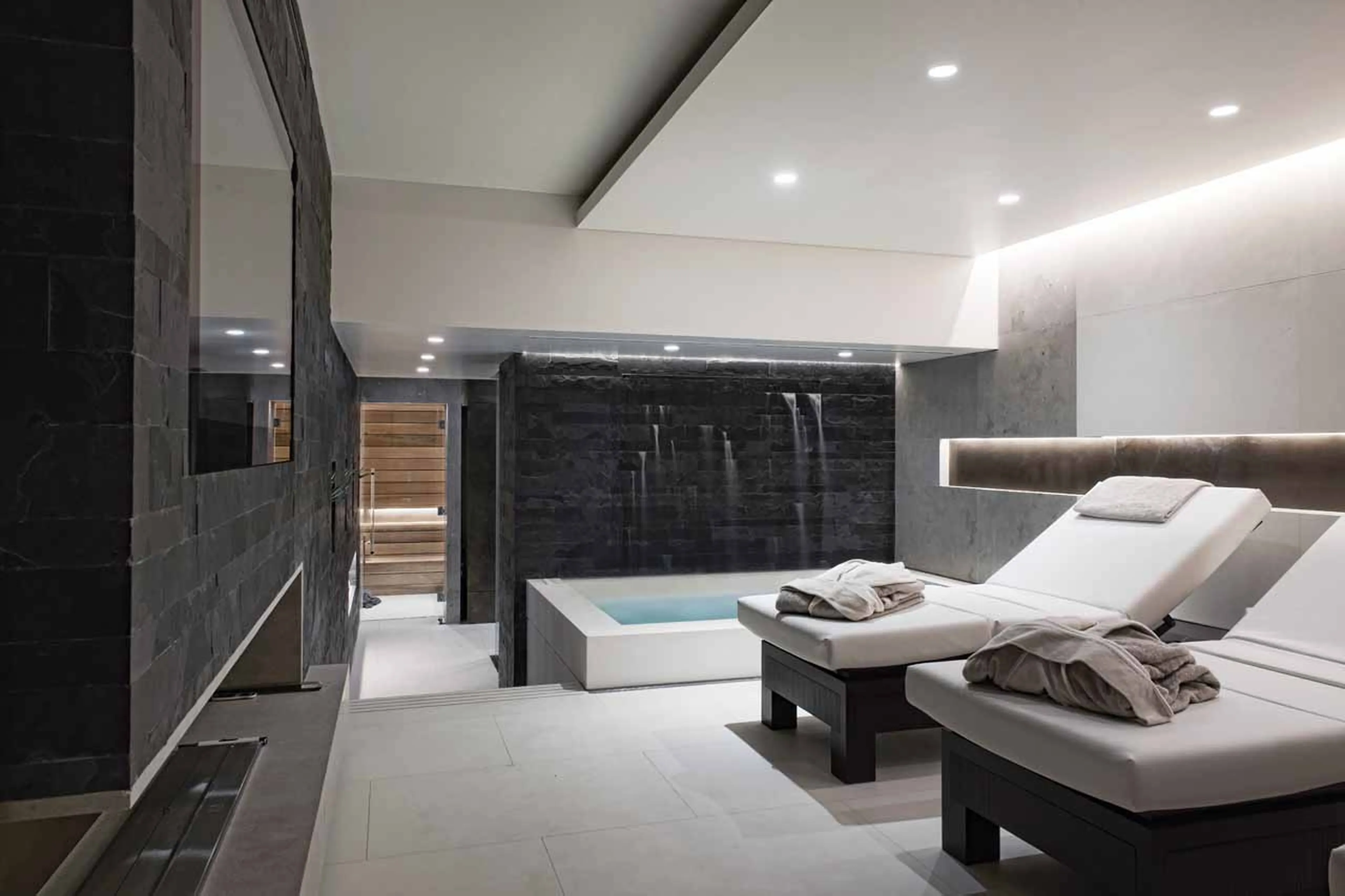 Hot tub at Chalet Aspen in Megeve