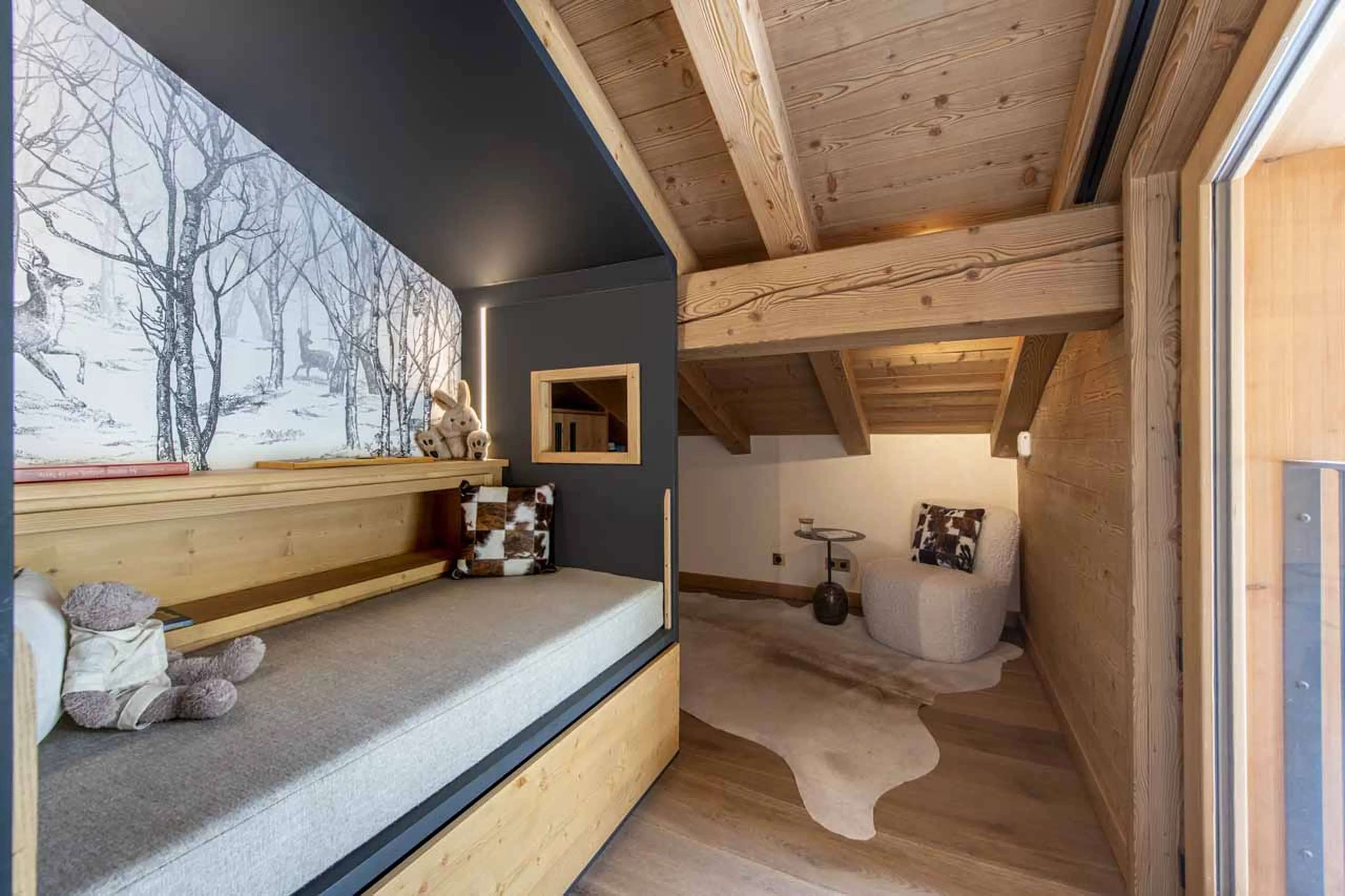 Bedroom 3 cot at Chalet Avalon in Les Gets