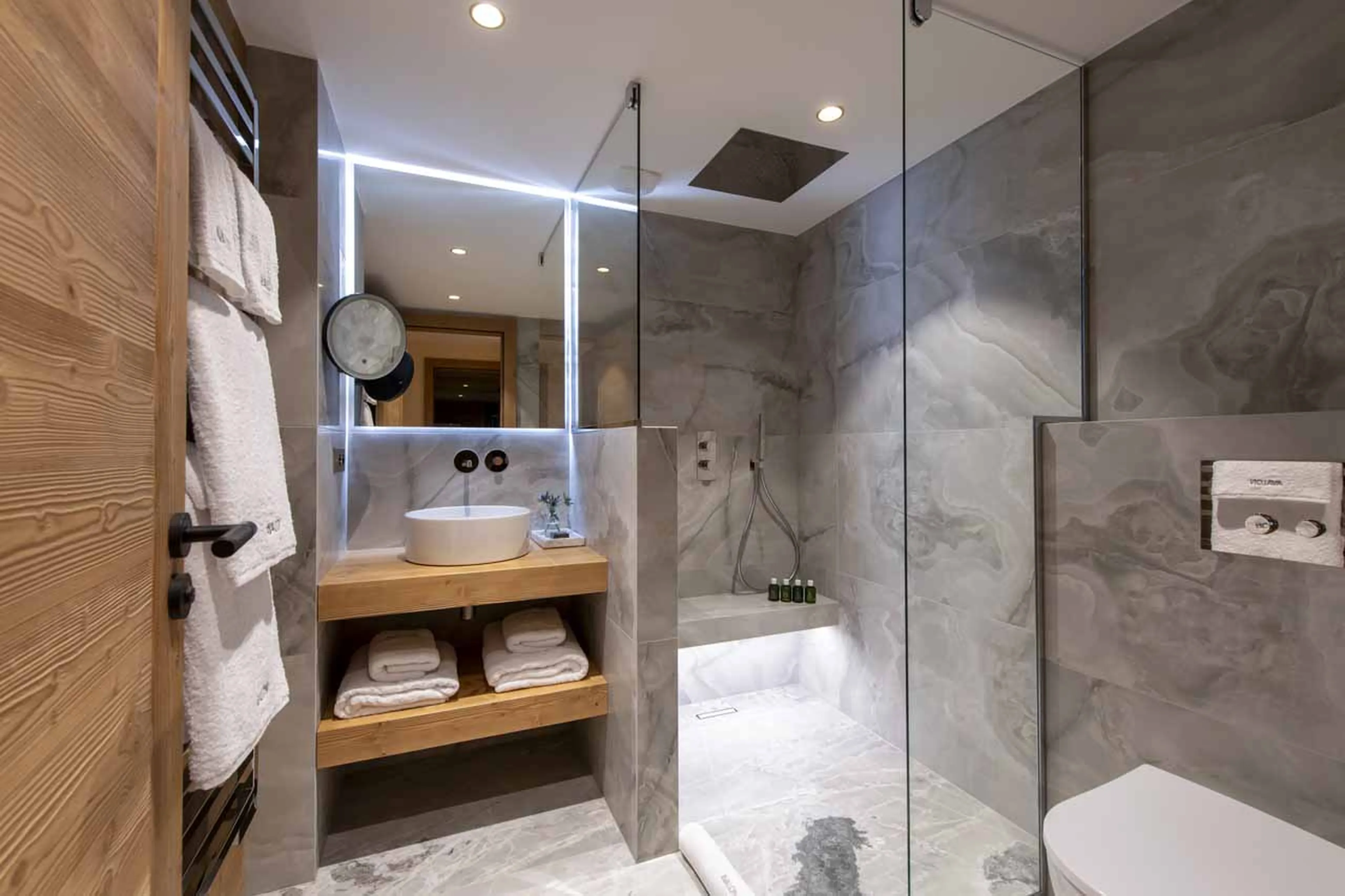 Bedroom 6 ensuite at Chalet Avalon in Les Gets