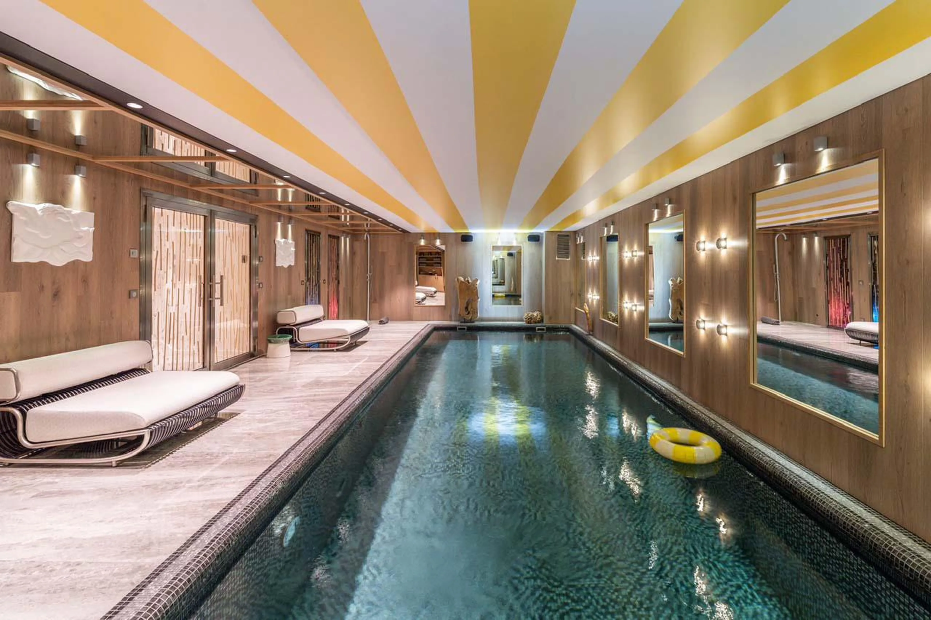 Indoor swimming pool at Chalet B in Courchevel 1850