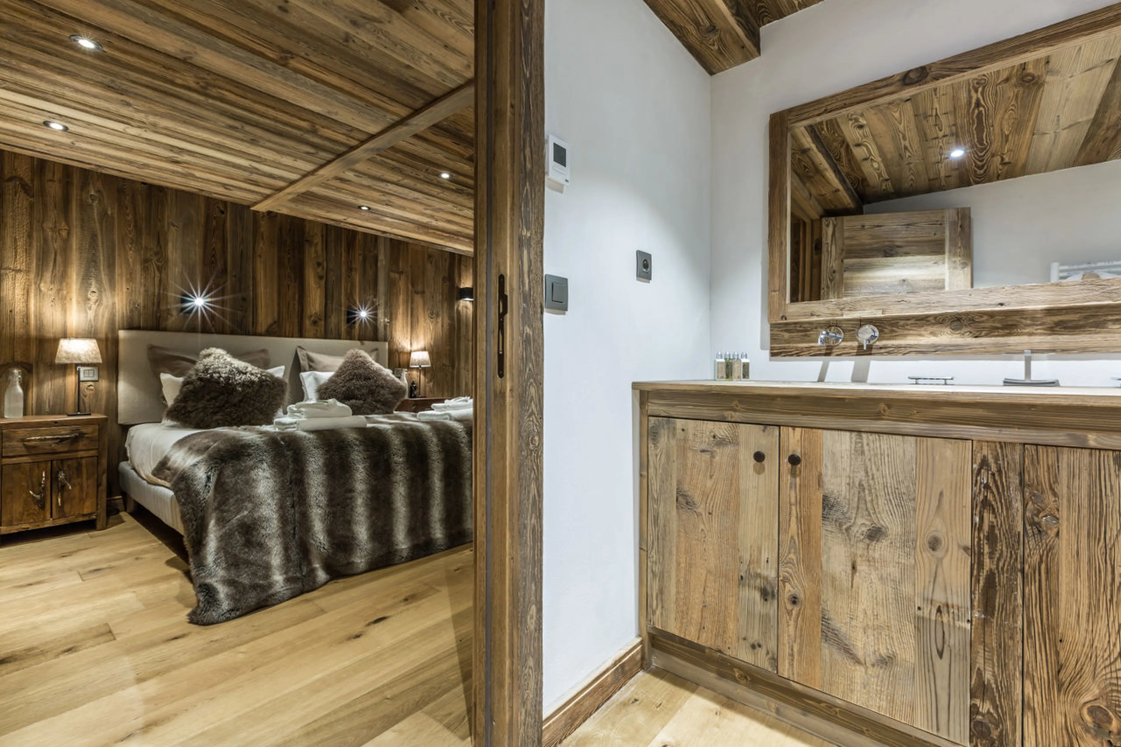 En-suite bathroom with double basin in bedroom 6 of Chalet Baloo in Chamonix