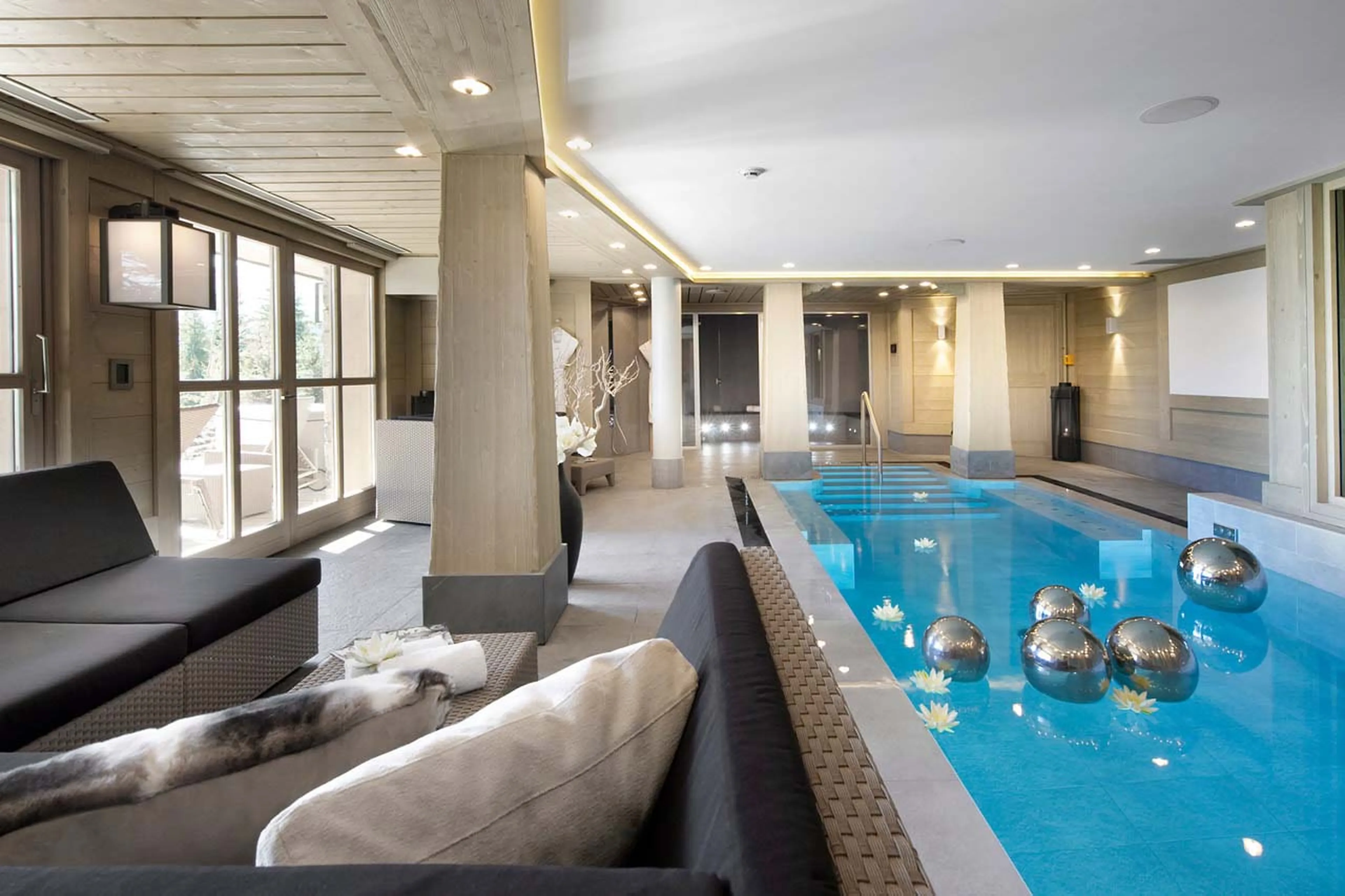 Indoor swimming pool in Chalet Baltoro in Courchevel 1850