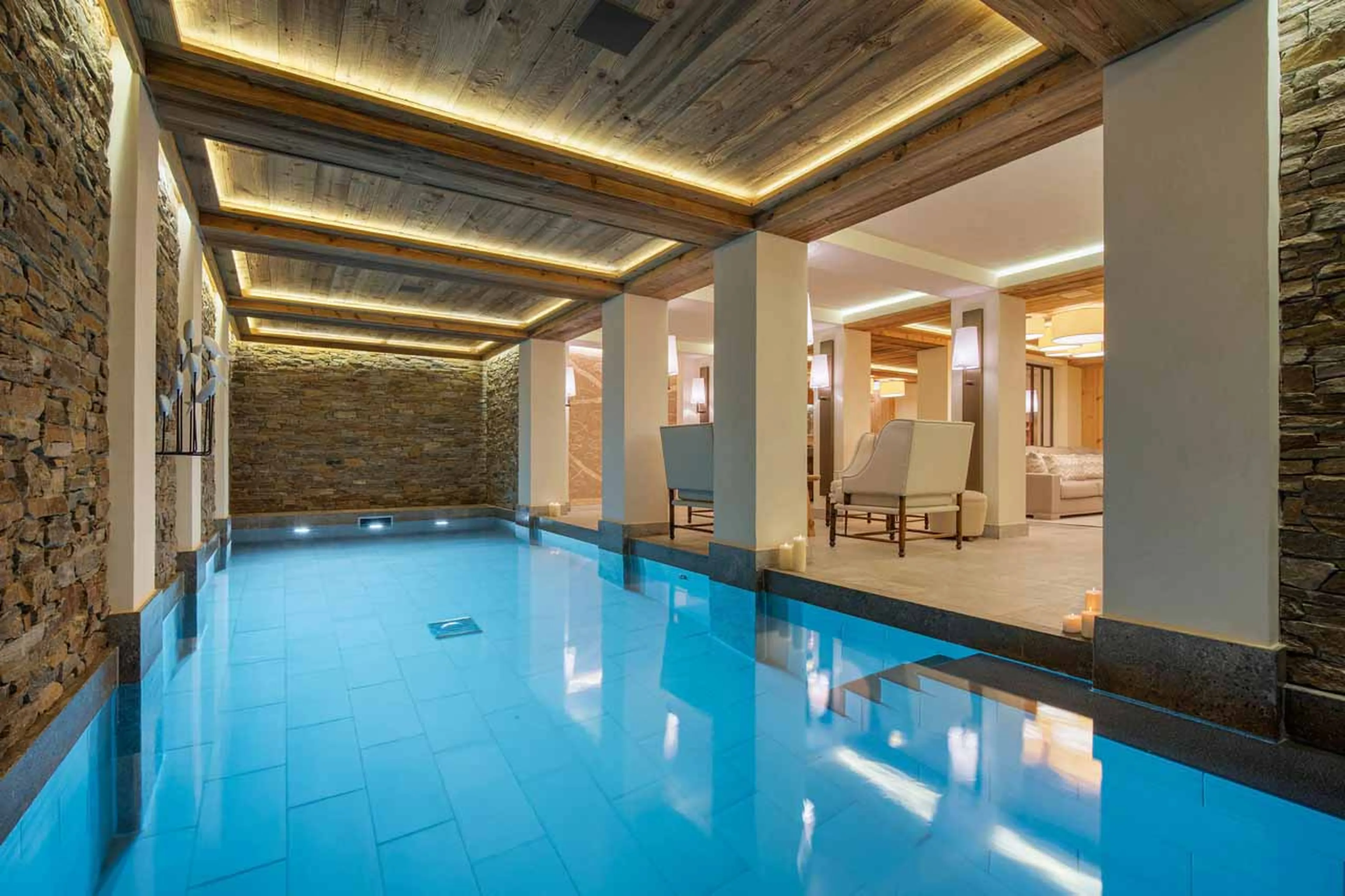 Indoor swimming pool in the spa area of Chalet Les Bastidons  in Courchevel 1850