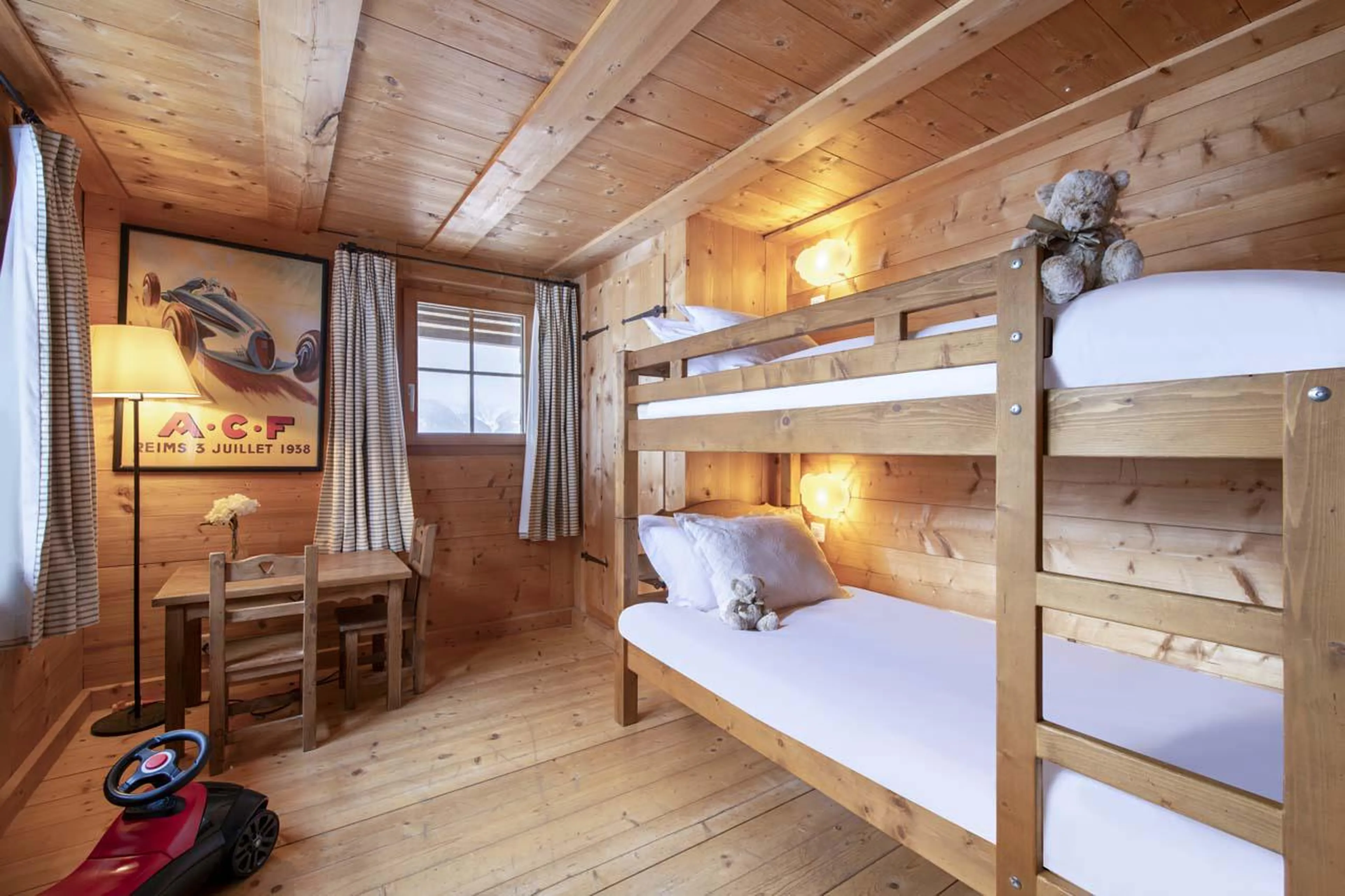 Bunk bedroom accommodating two children at Chalet Bavaria in Verbier