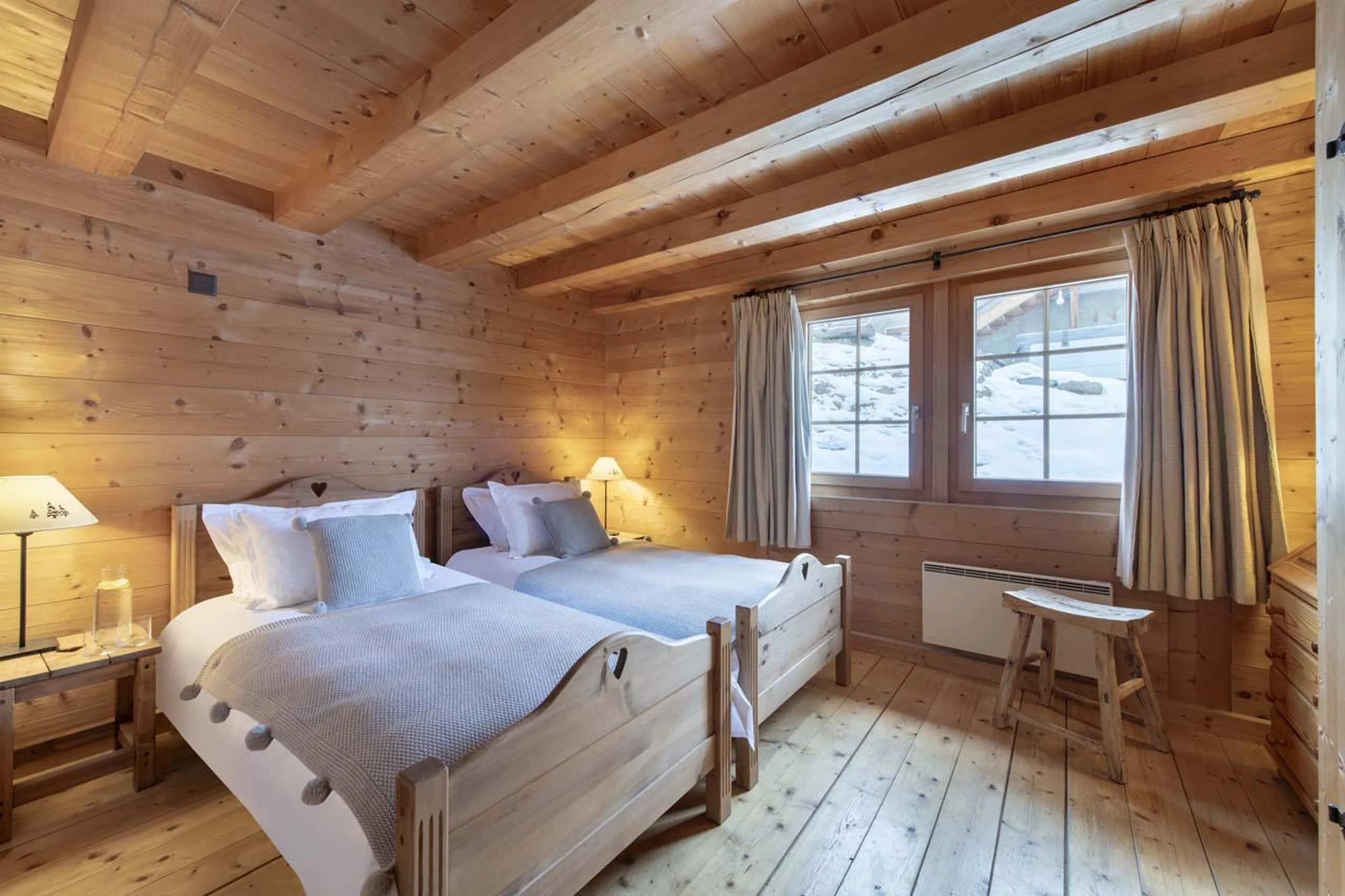 Twin bedroom with separate shared shower room at Chalet Bavaria in Verbier