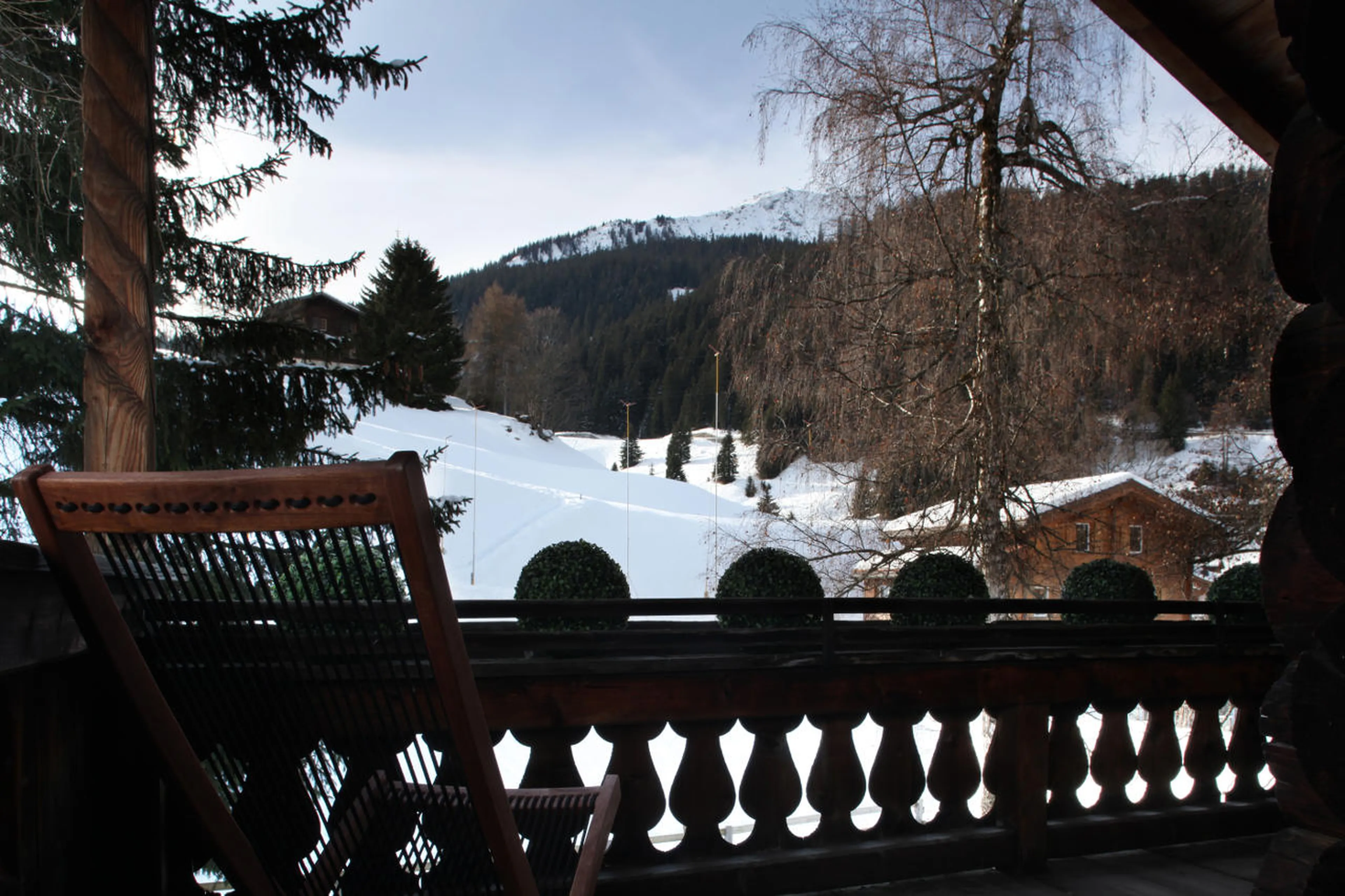 Balcony with a superb view in Chalet Bear in Klosters