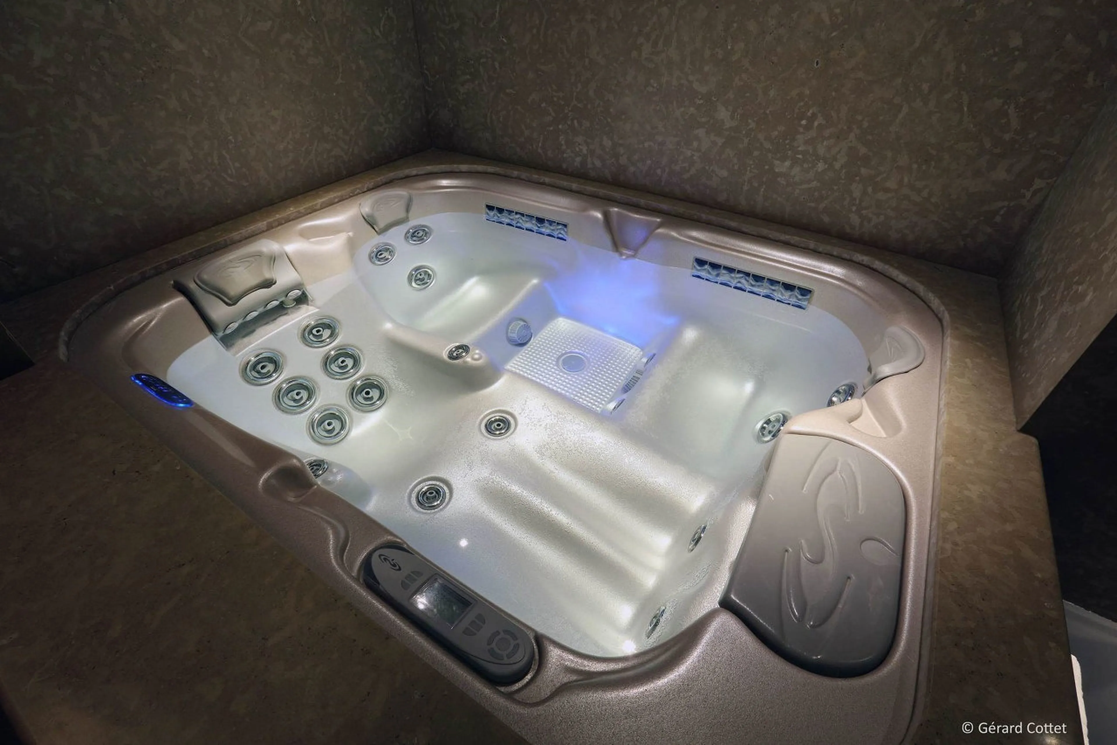 Jacuzzi in Chalet Beaumont in Courchevel 1650