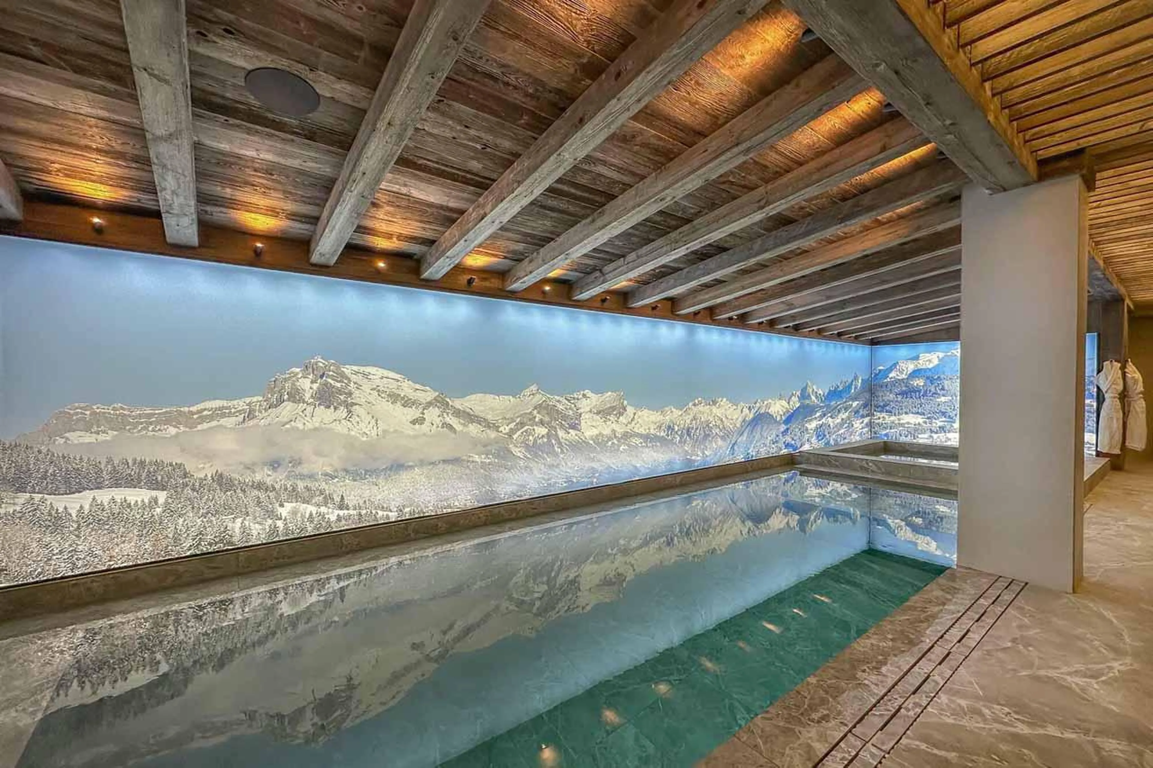 Indoor pool at Chalet Bellarossa in Courchevel 1850