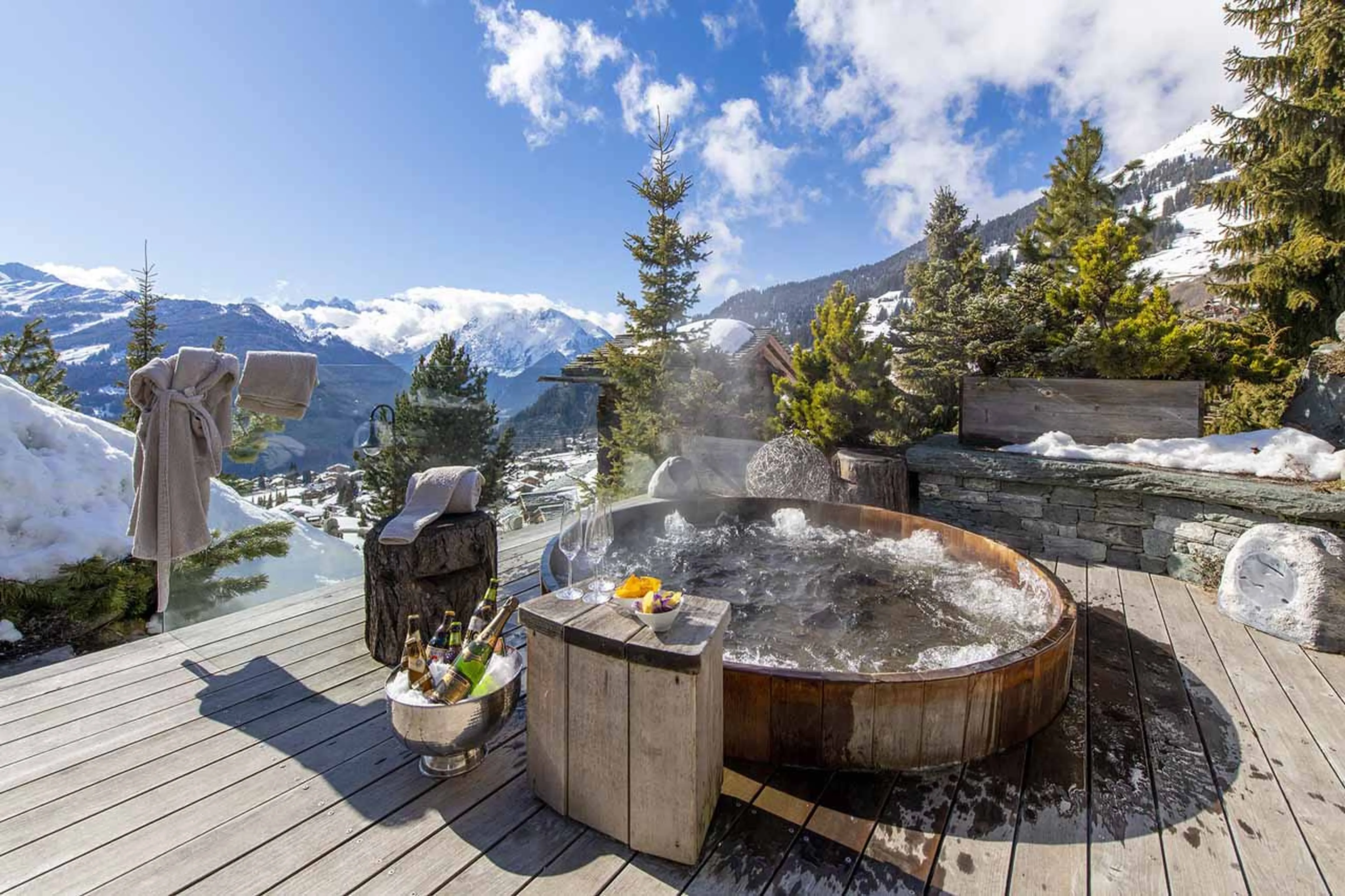 Cedar hot tub at Chalet Belle Claire in Verbier