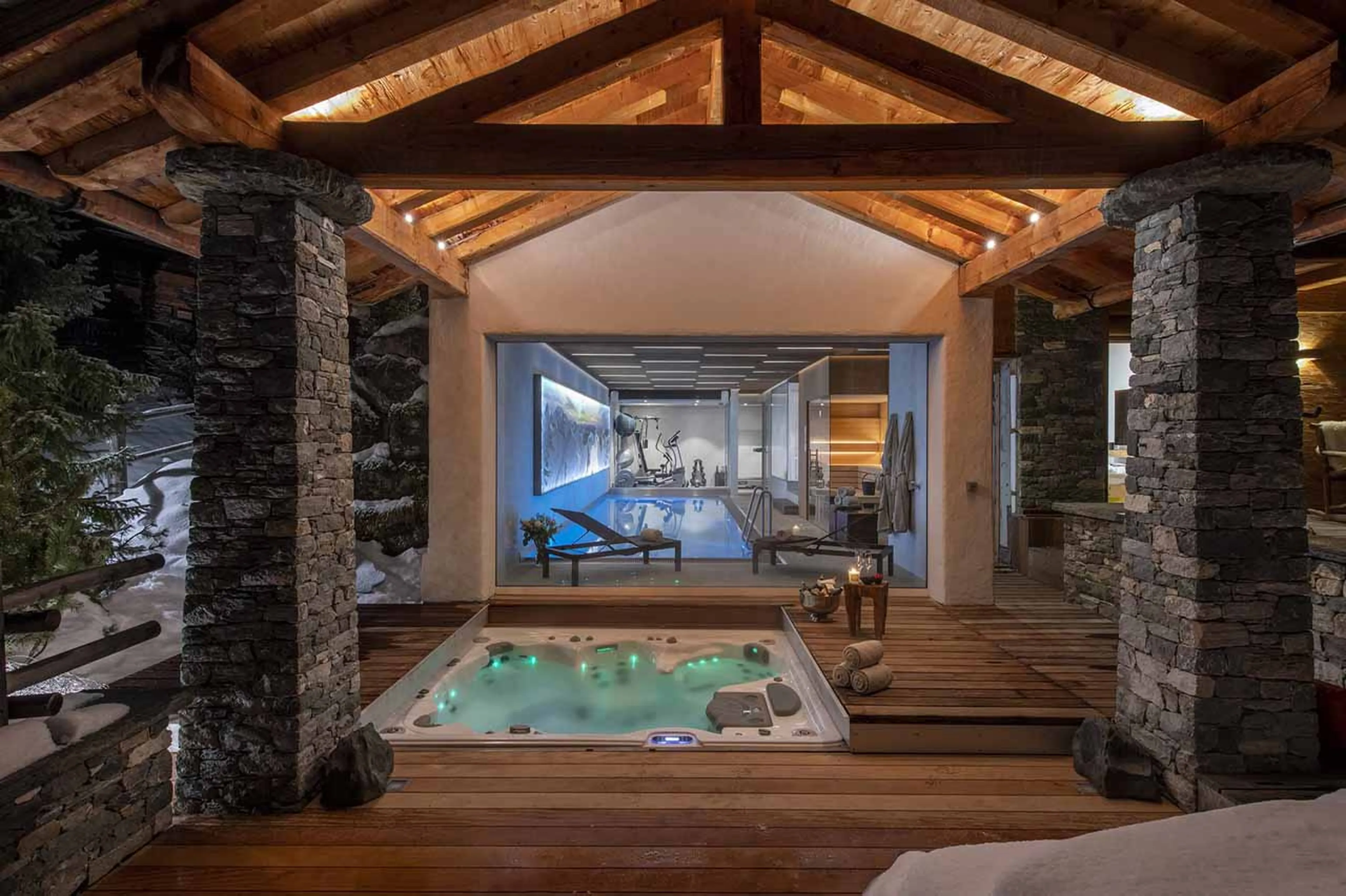 Jacuzzi on the terrace at Chalet Belle Claire in Verbier